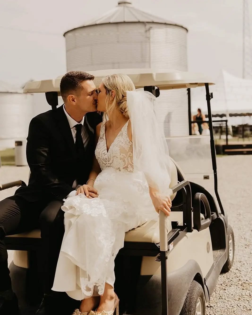 The back seat of our golf carts... pretty much the perfect place for post ceremony smooches and bridal party shenanigans! 😉
Photo by: @maddiebethscottphotography
@daniellewrayfrost ❤