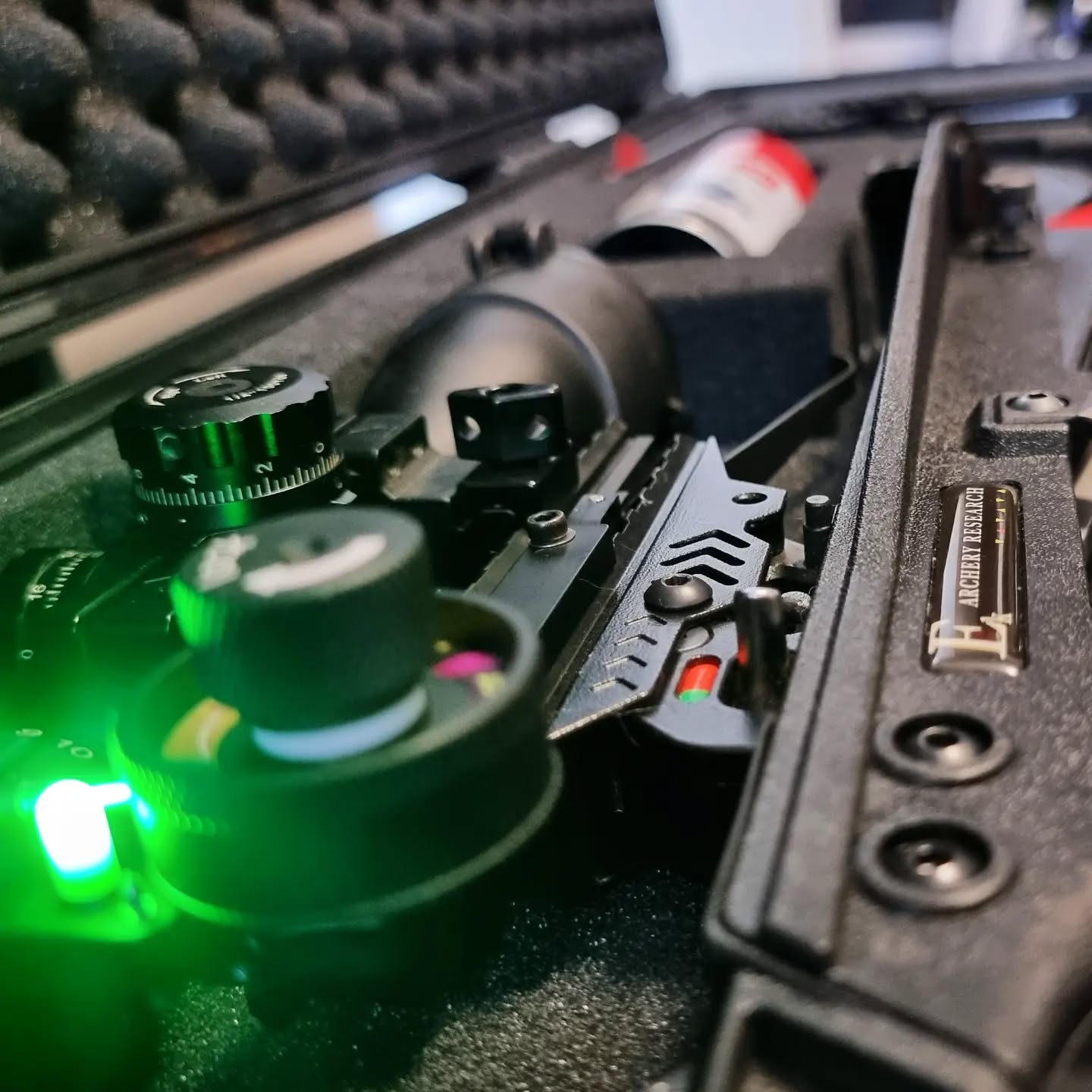 Mit der Siege geht's morgen auf 70m.
Bei dieser Distanz muss das Scope so weit nach unten justiert werden, dass eine schiene mit Vorneigung notwendig ist. Die Schiene im Bild kann individuell auf und ab justiert werden. Ich bin mal sehr gespannt, wie gut ich auf 70m nich treffe 😂. Bis jetzt war bei 50m Ende, weil ich das Scope nicht tief genug bekommen habe. Und das beste: im neuen Koffer kann das Scope montiert bleiben 👌
Ich komme dem Ziel Siege auf 100m zu schießen immer näher.
With the Siege we'll go to 70m tomorrow.
At this distance, the scope must be adjusted so far down that a rail with a forward tilt is necessary. The rail in the picture can be individually adjusted up and down. I'm very curious how well I don't hit at 70m 😂. Until now it was 50m because I couldn't get the scope deep enough. And best of all: the scope can remain mounted in the new case 👌
I'm getting closer and closer to shooting wins at 100m.
#ekarchery #eksiege300 #siege300 #Siege #300fps #compound #case #blackred #archerylife #crossbow #xbow #armbrust #bogensport #dyneema #archerylifestyle #lifestyle #arrows #archery #scope #optics #utg #compoundbow #ballistol #longrange