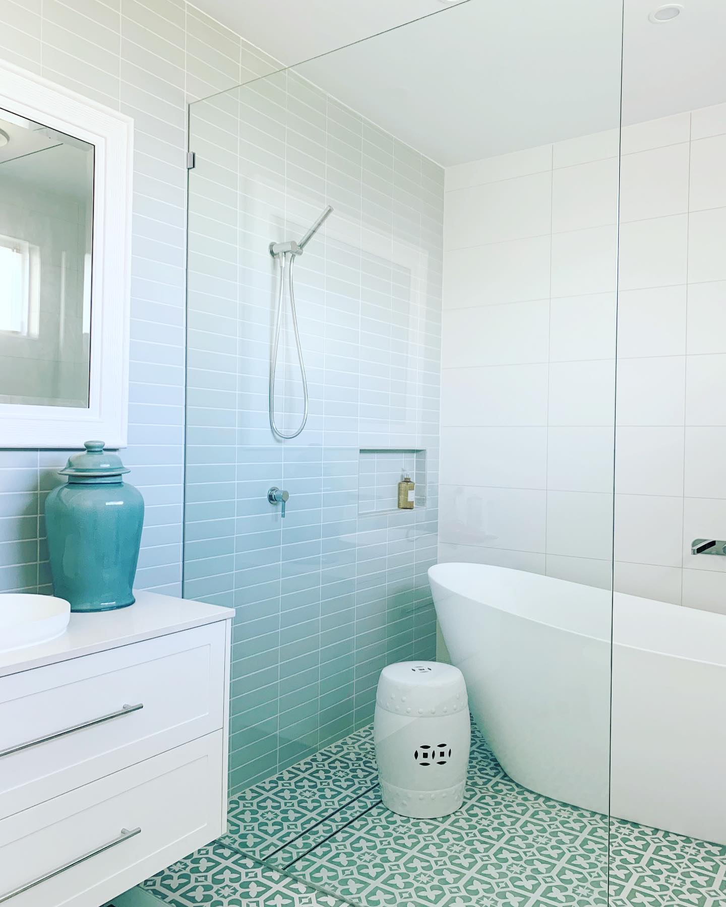 So thrilled with how this master en-suite came up for my client - she enjoyed a full make over from the floor to the ceiling. We started with the soft floor tiles and went from there. So freshā¦just in time for Spring. #sydneyinteriordesigner #northshoredecorator #blueandwhite #hamptonsbathroomrenovation #sereneschemes #ihavethisthingwithtiles