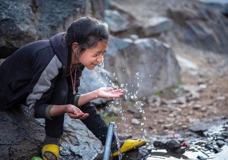 TRAVEL STORIES FROM LADAKH
.
.
"Will you be my friend? While rubbing
soap on her face, she asked me...
.. Ufff the innocence Ambi asked me I just kept smiling and watching her sprinkling cold water. It does not happen often, we ask people their names, here it was the opposite.... Ambi not only asked my name but also proposed to be friends with me, .
... Will you come to meet me at ten o'clock, I will meet you with my friends, his face was no less than a magic show. This is what innocence is... No worries, no other mention, just innocent.”
.
.
Courtesy @indiakalakaar 
#ladakhbackpackers #travelholic #nubravalley #backpacking #reels #trendingreels #lehladakh #backpackers #trending ##wanderlust #spiritualawakening #instagram #nikonindiaphotography #ladakh #likeforlikes #backpackertrails #ladakhdiaries #followforfollow #adventurelover #himalyandiaries #himalayas #ladakh2022 #incredibleindia #shotoniphone #travelphotography#incredibleindia #follow4followback #instalike #instagood #instamood