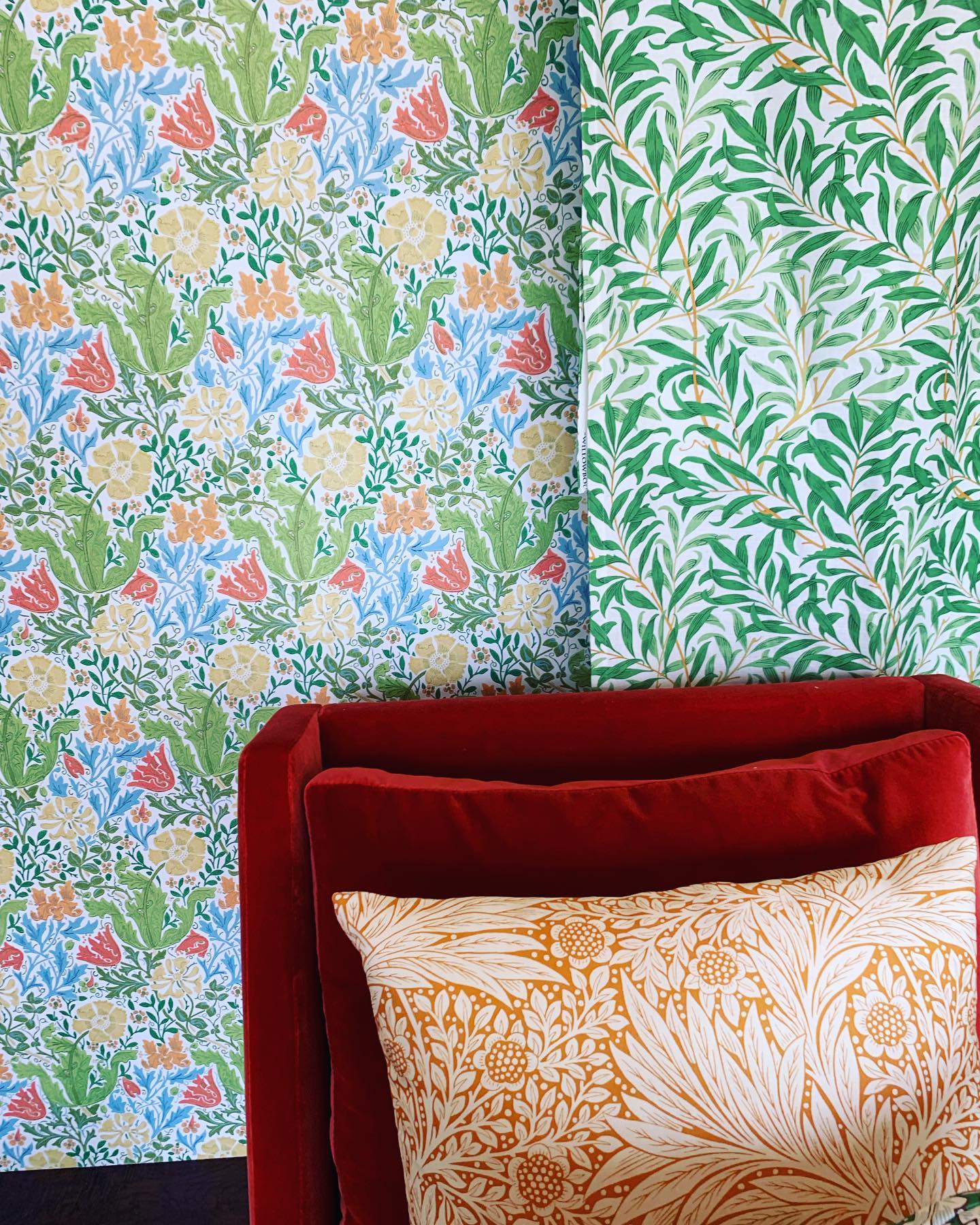 Spring is well & truly here and represented in a pretty as a picture way in this beautiful window display of Morris & Co fabric and wallpaper @domestictextilecorporation #textilelover #sydneyinteriors #interiordecoratorsydney