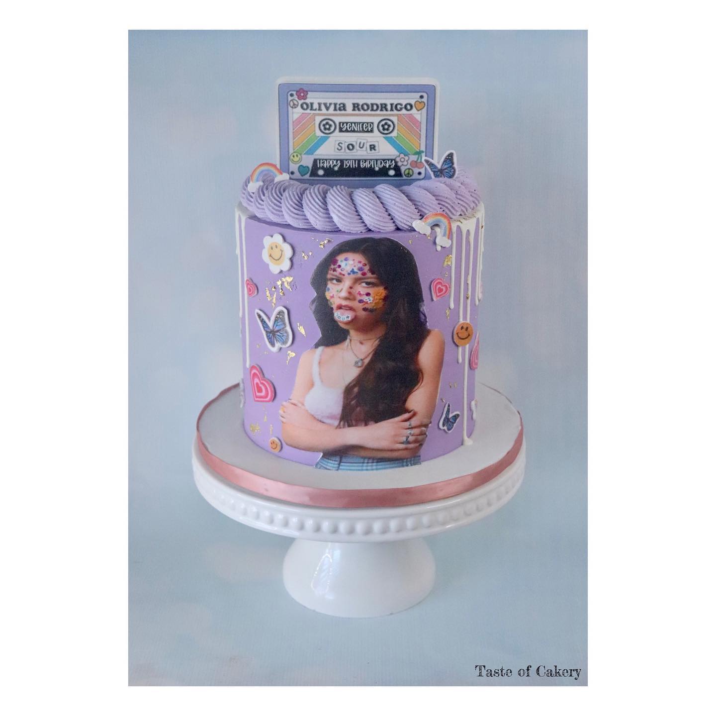 She’s beautiful, she is kind - she probably gives you butterflies
@oliviarodrigo
#oliviarodrigocake #tasteofcakery #atlantacustomcakes #customcakes #follow