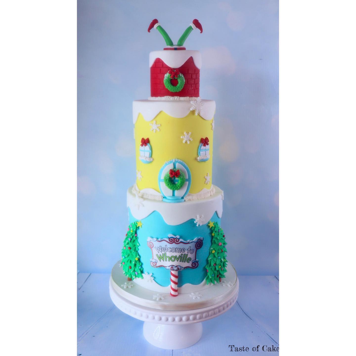 The grinch is always up to something
If you need a custom cake we would love to assist 😱