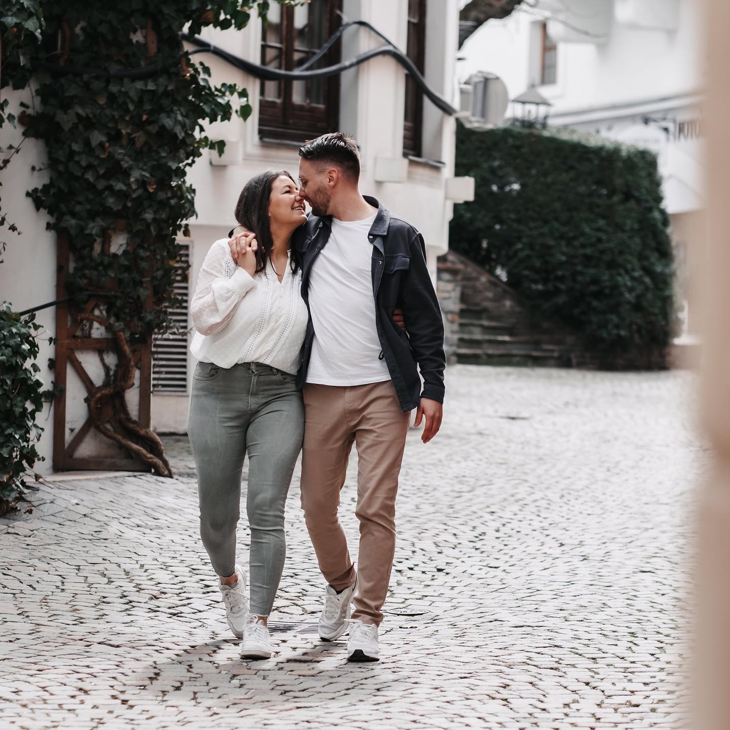 Traveldate in Österreich 🇦🇹
Vor einigen Wochen, haben wir uns mal wieder auf den Weg gemacht und haben uns mit einem unserer lieben Paare an einem schönen Ort in Österreich getroffen.
Denn sowohl für euer ganz persönliches Shooting oder auch Engagement Shooting, reisen wir mit euch an einen Ort eurer Wahl!
Wo würdet ihr euch gerne mal shooten lassen? ⛰️🏝️🌅
#traveldate #coupleshoot
#fotoshooting #paarshooting #fotografie #fotoliebe #summerphotography #summervibes #photography #photooftheday #menimafotografie #photolove #stadt #österreich #bergliebe #kitzbühel #memories #familyphotography #photographer #familie #creatingmemories #photoshoot #unna #dortmund #werl #hamm