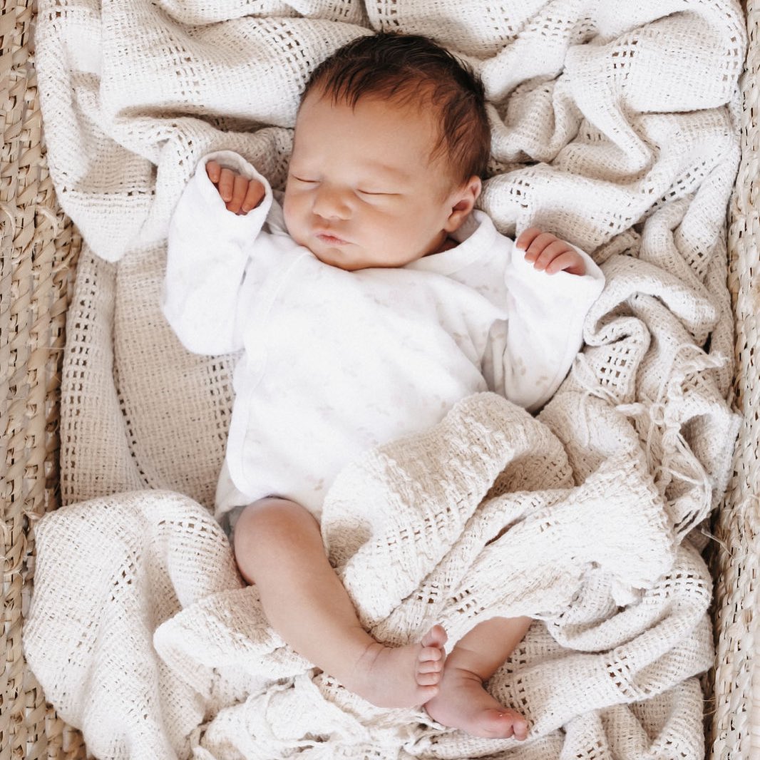 Facts about - Newbornshootings -
- der beste Zeitraum ist innerhalb der ersten 14 Lebenstage
- wenn ihr möchtet bringen wir allerhand Deko und Accessoires mit
- Homestorys machen es super entspannt für euch und euer Baby ❤️
- alle Fotos ganz natürlich mit Tageslicht
#newbornshooting #babygirl #liebe #ausdembauchmitteninsherz #homestory #homestoryshooting
#momlife #lifewithkids #motherhood #newborn #love #familyshooting #itsagirl
#familysession #childportraiture #familyportraits #natural #familienbild #familienreportage #reportagefotografie #childrenarethefuture