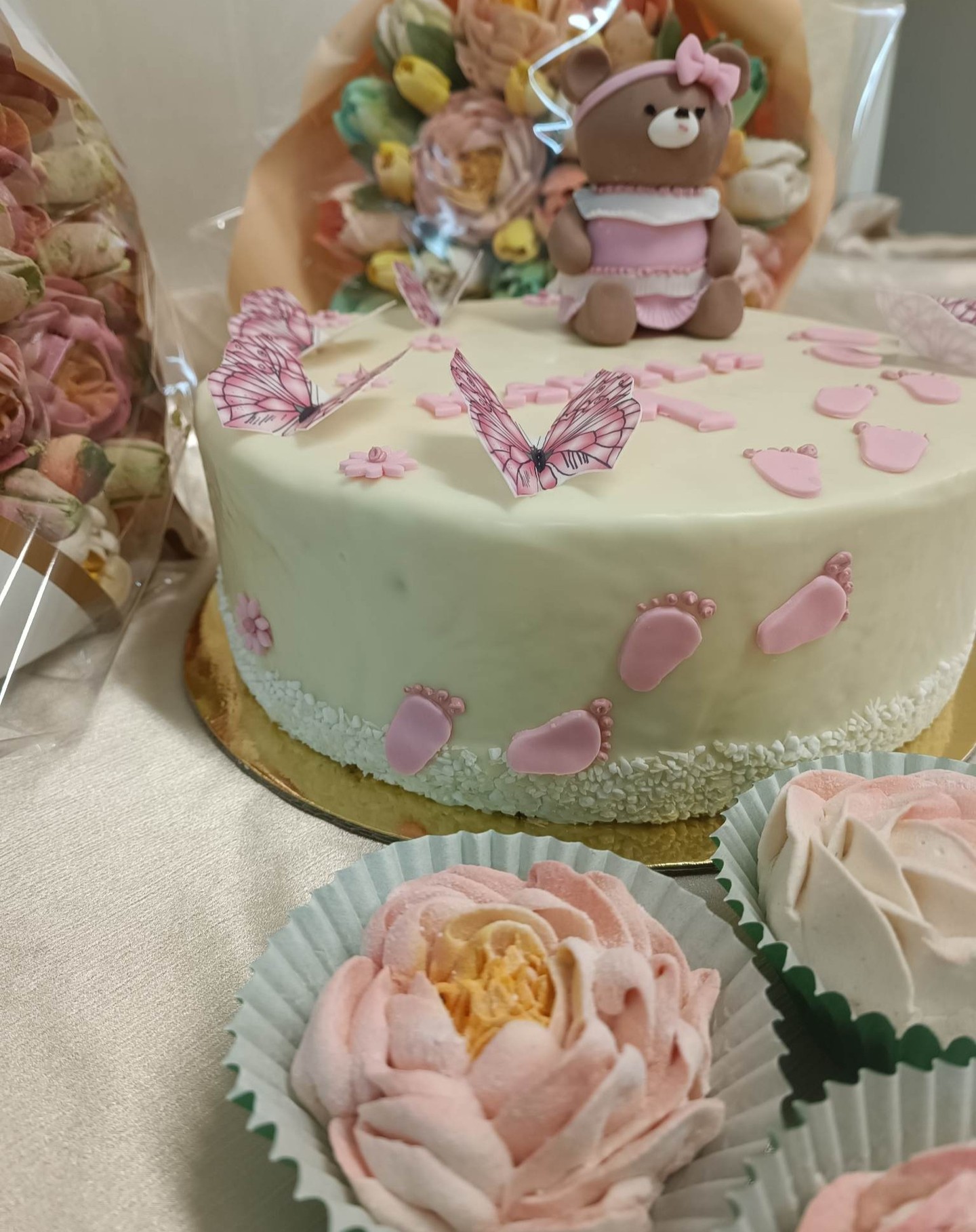 Šventiški ir skanūs tortai bei zefyrinės gėlės Jūsų šventėms ❤️