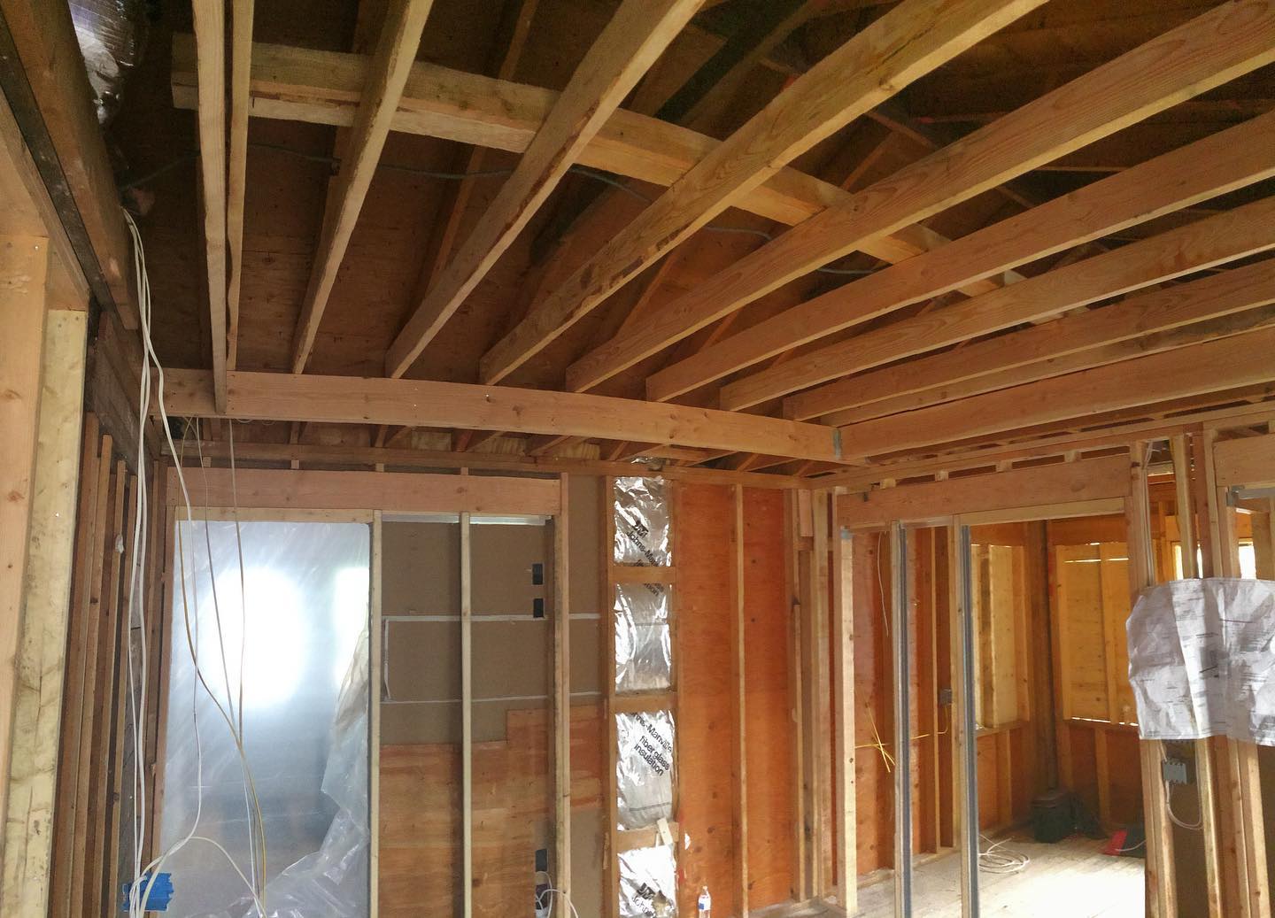 ๐ช๐จ Before & after of this master bedroom renovation with a custom tray ceiling.
#homeimprovement #carpentry #homeremodeling #homeremodel #hudsonvalleycarpenters #dutchesscountycontractors #hudsonvalley #dutchesscounty