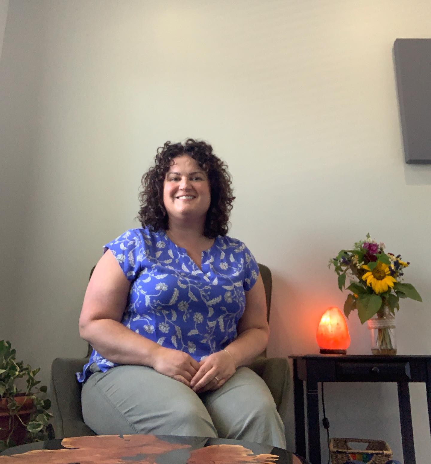 Hello from the Colwood counselling room at @back2backchiro! ✨
.
.
#counselling #canadiancounsellor #registeredclinicalcounsellor #victoriabc #pnwcounsellor #counsellingpractice #individualcounselling #bcacc #ccpa #RCC #counsellor #colwood #colwoodcounsellor