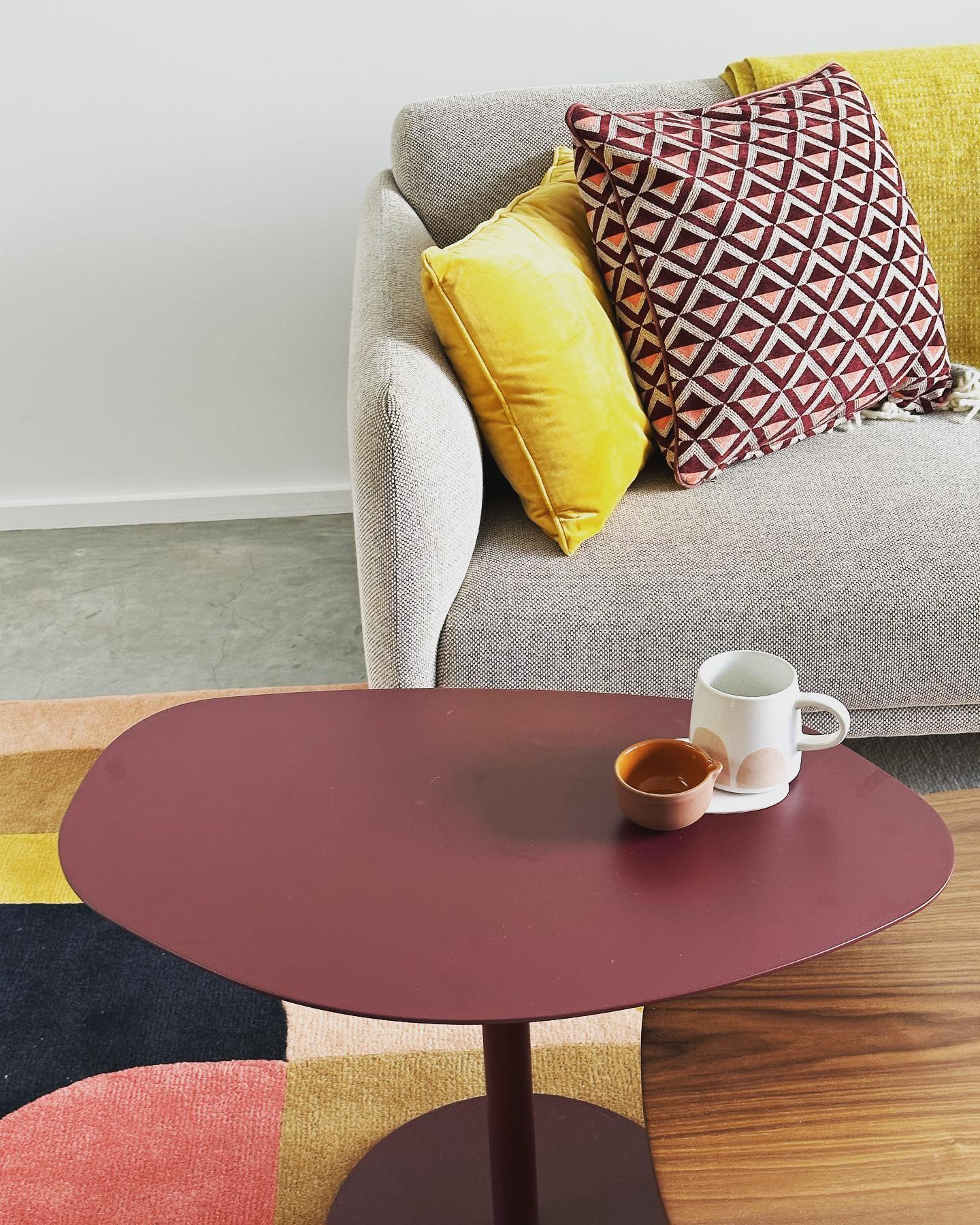 So thrilled to be invited back for a cuppa šµ with my lovely colour loving client to sit in this beautiful space we created together. Such a sophisticated colour palette with its rich autumnal hues. The fun rug from @designerrugs was the starting point. She has such a playful aesthetic so I was confident she would love these fabulous layered coffee tables from @bludotaustralia. Of course custom cushions in bright hues were the icing on the cake.
Design by @rickwardesignstudio