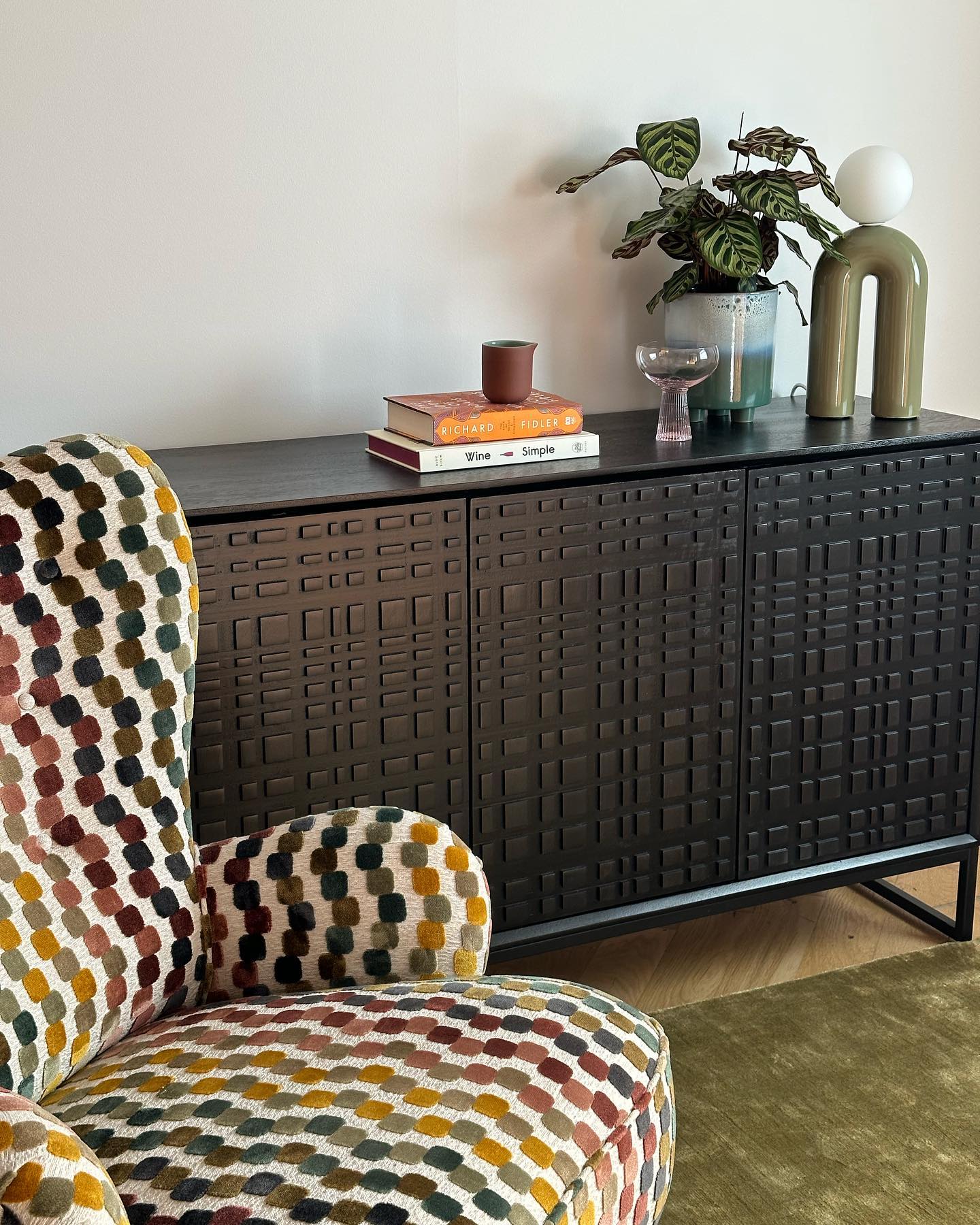 How fabulous is this entry way of my lovely clientās Paddington terrace? We had a blank canvas to work with and started with the reupholster of this chair in beautiful fabric from @casamance_official. We paired it with an interesting green rug from @therugcollection and sexy sideboard from @horganslifestyle. Thank you to Justin from @ckupholstery for his exquisite craftsmanship.
Design by Rickward Design Studio.
@interiordesignsydney
#northshoredecoator
#Interiordesignsydney
#decor
#patternplay
#interiordesignisfun
#havefunwithcolour
#colourcrush
#interiordesignsydney
#homedecorating