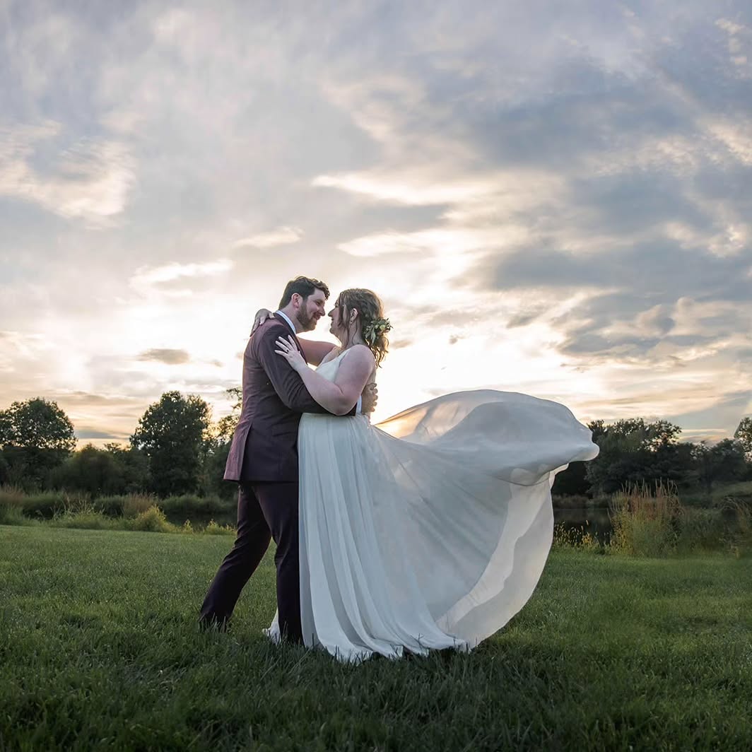 Another day another Anniversary! Reminicing on Chris & Kathryn's wedding I am reminded of just how much laughter, dancing and good vibes radiated from sun up til sun down! Congratulations on 1 year you two!! We are forever grateful to have experienced such a beautiful day alongside you.
@bringingdownthekrause
@narctwain
Photography Credit: @bride.andthebeard
Wedding Coordinator/ Planning: @haveanepiphanyllc
Florals: @themarmaladelily