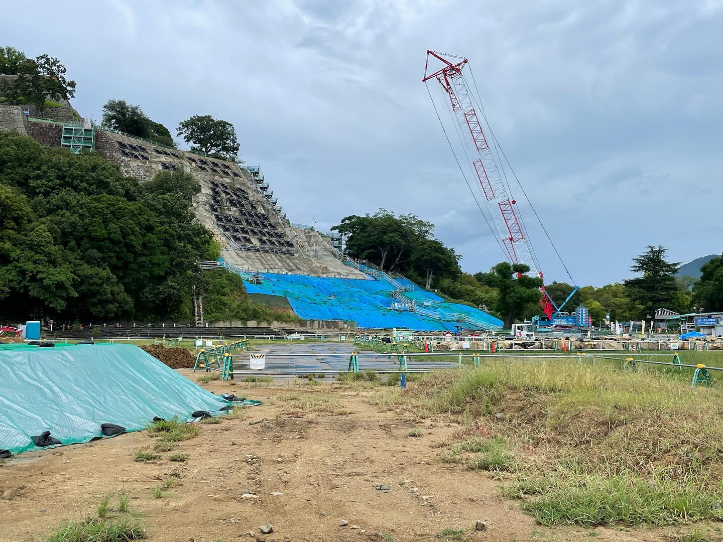 本日、理容ボランティアの日で丸亀城に清掃にきております。2018年の台風で壊れた石垣が復旧中であります。
#全国理容ボランティアの日