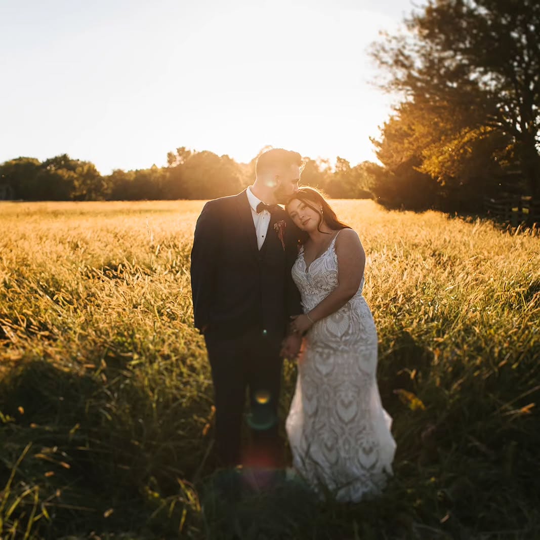 Greta & Logan... it's been a year but you two are as dreamy as ever.
Your heart for your families & friends and your passion for each other; you two are truly something special!
AND, we are so thankful we witnessed it all 🤍 Cheers!
Photography: @brooketownsendphoto
Makeup: @butterflybeautyxcarlee
Videographer: @katybethphotography
Caterer: Cincinnati Catering
Florist: @elizajuneblooms
Decor/ tablescape: @dahliavintagerentals
Bartender: Bar on Wheels
DJ: Rick Pangallo
Donuts/ Dessert: @marcellasdoughnuts
@ggpastura @lpastura19