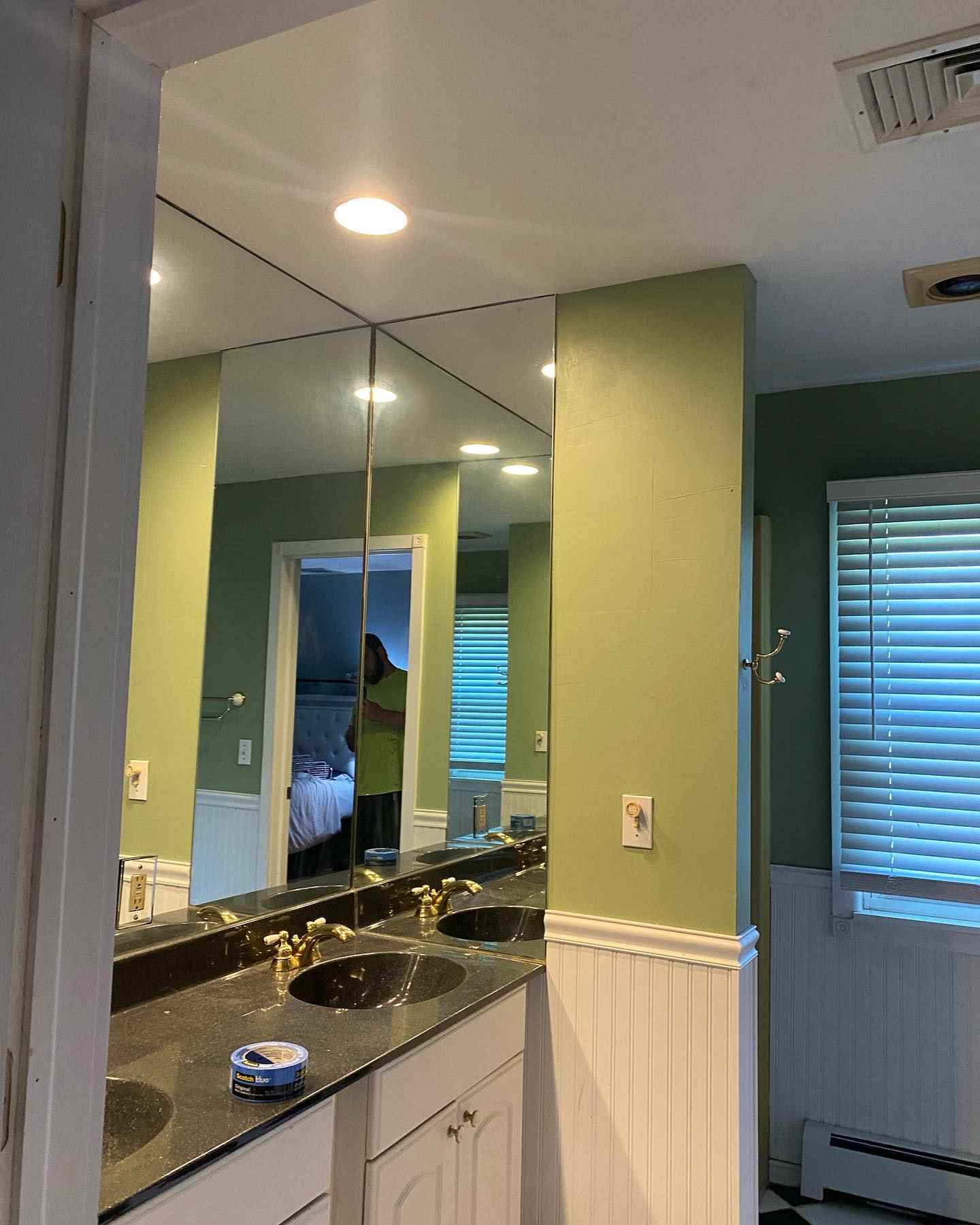 Bathroom reno before & after
#homeimprovement #carpentry #homeremodeling #homeremodel #hudsonvalleycarpenters #dutchesscountycontractors #hudsonvalley #dutchesscounty #bathroomremodel