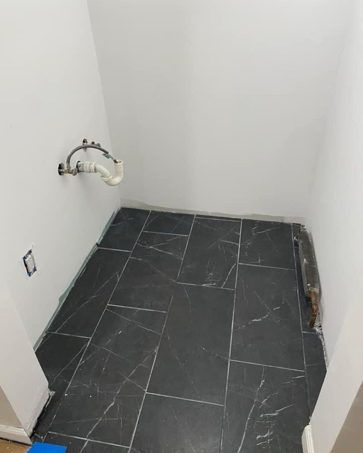 Before & after. New wet bar with tile backsplash
#homeimprovement #carpentry #homeremodeling #homeremodel #hudsonvalleycarpenters #dutchesscountycontractors #hudsonvalley #dutchesscounty