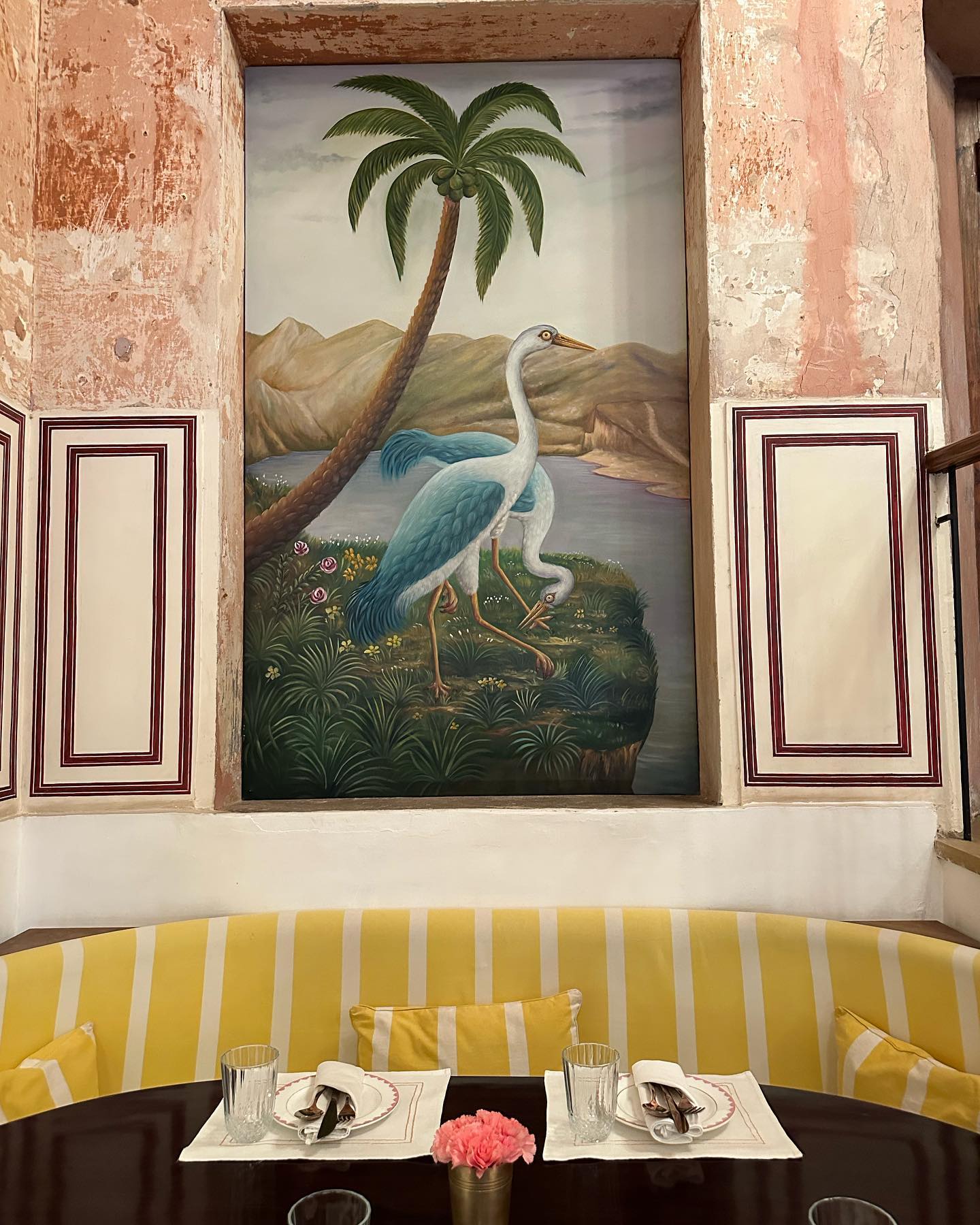 India overwhelms & delights with all her beautiful decors. This snap from the restaurant @thejohrijaipur. The food was as inviting as the interior design. #bucketlistāļø