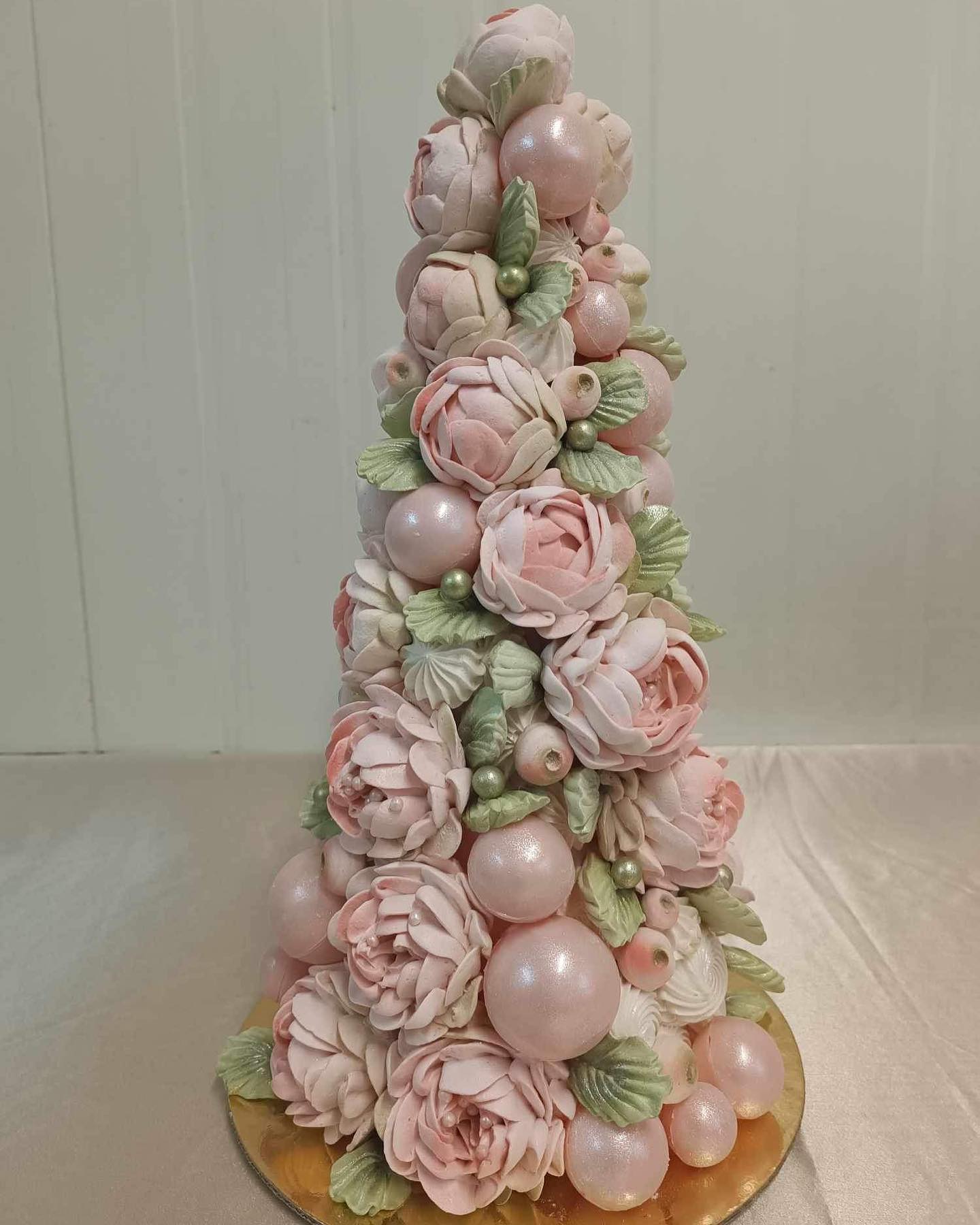 Pradėjom kurti valgomus Kalėdų stebuklus❤️❤️❤️
Užsakymai zefyrinių gėlių eglutei ar vainikui priimami nuo gruodžio 4 iki gruodžio 11.