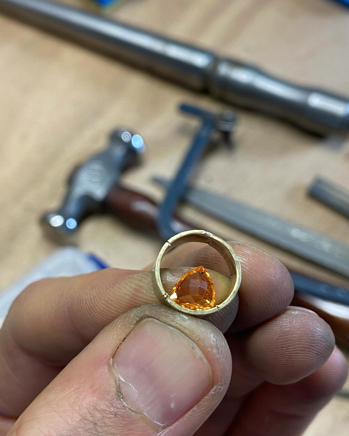 🔺
Trillion Mandarin Garnet 1.75 Carats This gemstone with its astonishing Orange, embodies the essence of elegance and grace. This design creates an interplay of sleek shapes and lines with a focus on subtle details.
💼
I’m spending less time on insta this year, but I’ve still been working on some fun projects. Some of my clients inspired me with their wishes, which resulted in some awesome designs.
💬
Most of them have a good story and a deeper meaning. -Honorable- how to add special themes to my designs.
👨🏭
I spent a lot of time developing new things, such as learning to listen to my -feelings- trusting my intuition and learning to interpret them.
This is like discovering my inner wisdom.
🧘
I have basicly les distractions en at the same time do a lot different kind of (new) things. This created lot’s off space and insights Through which I can broaden my horizon and progress. I learned how much profit I’ll get from just: - do absolutely nothing today - Just had the day for myself, recharge, I choose not to make plans,
I had a date with nature…
🏄♂️
My goal is to (co)create endless opportunities for a durable future and limitless comfort for great ideas. Like surfing the waves in these rare changeable times.
💫
I wish the best for all of you and its a pleasure to be connected.
Sincerely,
Hidde
#mandaringarnet #ringspiration #handmadejewellery #jewelrydesign #customjewelry #modernjewelry #garnet #garnetgemstone #garnetjewellery #jewelrydesigner #lovegold #fashionjewelry #instajewelry #jeweler #jewelrymaking #jewelrygram #igjewelry #rings💍 #ateliersmeijsters