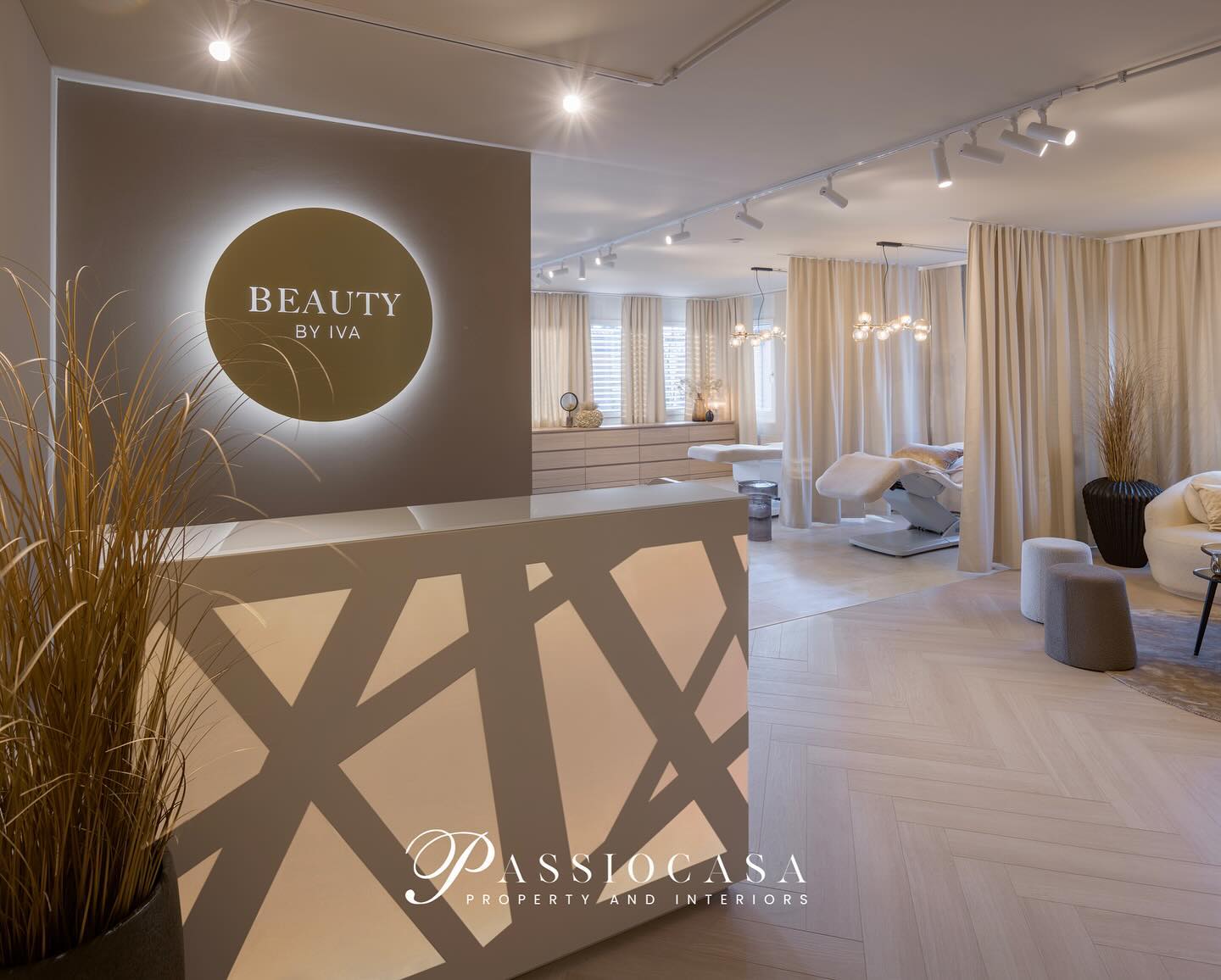 AFTER
@beautybyiva8
Beautystudio Design by Passiocasa / Pamela Baumann
#passiocasa #passiocasainteriors #interior #beautystudio #innendesign #innenarchitektur #project #interiordesign #concept #living #inneneinrichtung #umbau #neubau #konzept #farbkonzept #materialkonzept #switzerland #mallorca #palma #passion #immobilien #realestate #welovewhatwedo @pamelabaumann_