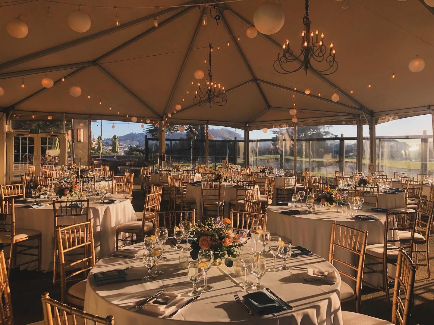 We can’t get enough of the sunsets 🌅 our Tented Terrace decorated for a wedding at Golden Hour ☀️
#sunsetwedding #golfcoursewedding #goldenhourwedding #weddingdecor #reception #sfweddings #sanfranciscowedding #sfvenue #sfweddingvenue