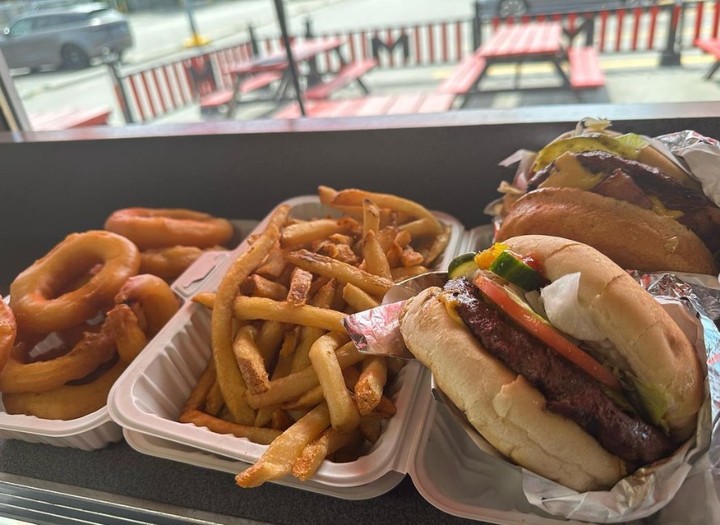 Friday's triple threat: onion rings, fries, and burgers! ๐๐ The only dilemma? Deciding where to start first!
Tag your crew for a feast fit for champions. Hungry for the ultimate flavor combo? Swing by The Big M and let's turn Friday into a flavor fiesta!
#GTAEats #GTAFoodie #DurhamEats #DurhamFoodie #PickeringEats #PickeringFoodie #BigMDriveIn