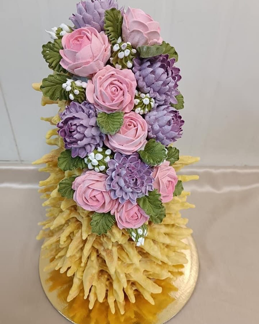 Priimami užsakymai Velykoms, kurios jau už kampo.
Tortai, šakočiai, zefyrinių gėlių puokštės, zefyrinėmis gėlėmis puošti šakočiai.
Užsakymai priimami iki 2024 03 24.
Ačiū už supratingumą ❤️