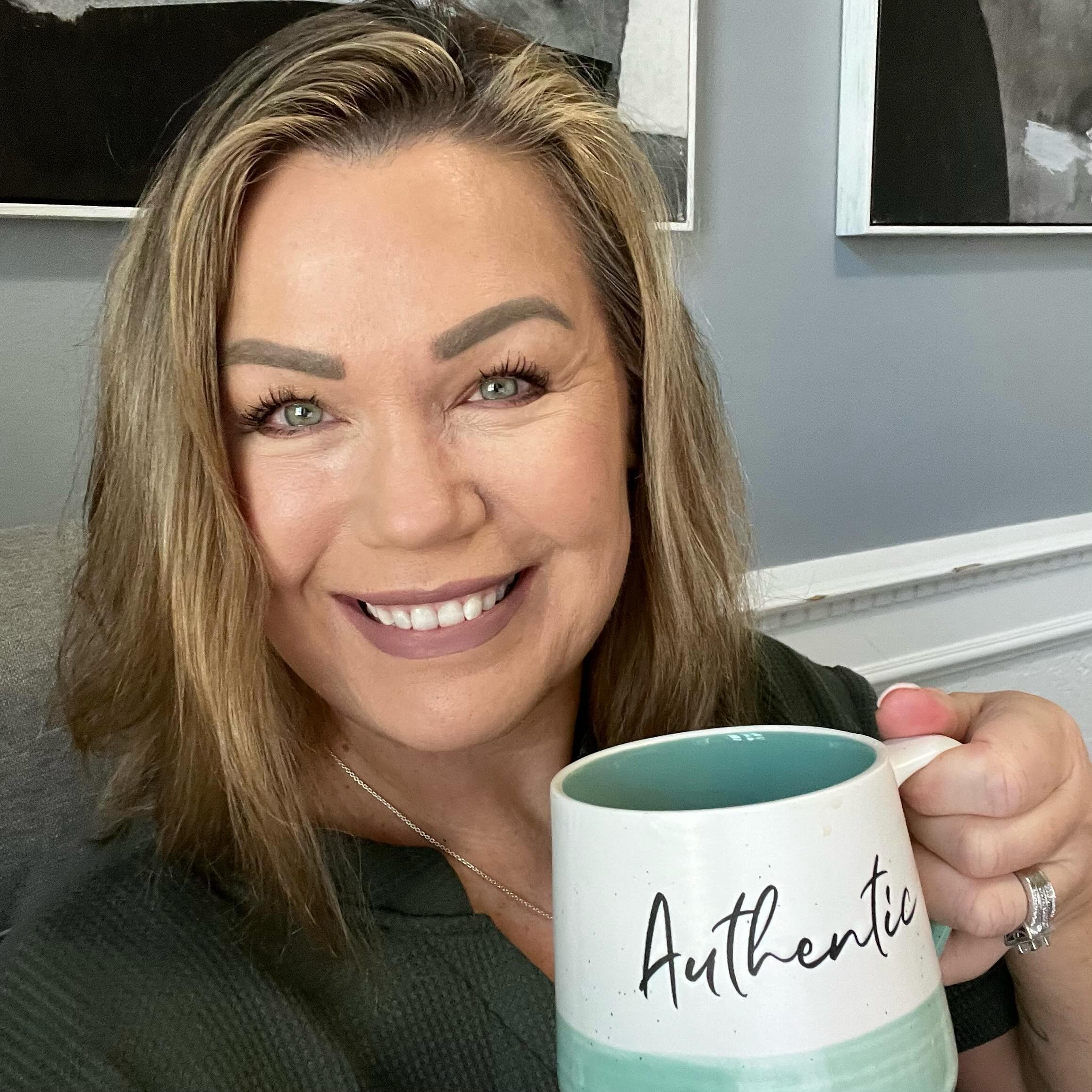 Surround yourself with women who uplift you, challenge you, and support your growth. Together, we rise! 🌟 #Sisterhood #leadhership #leadherforward #womeninbusiness #womenleaders #womenleadership #womeninleadership #leadership #leadershipdevelopment #beauthentic