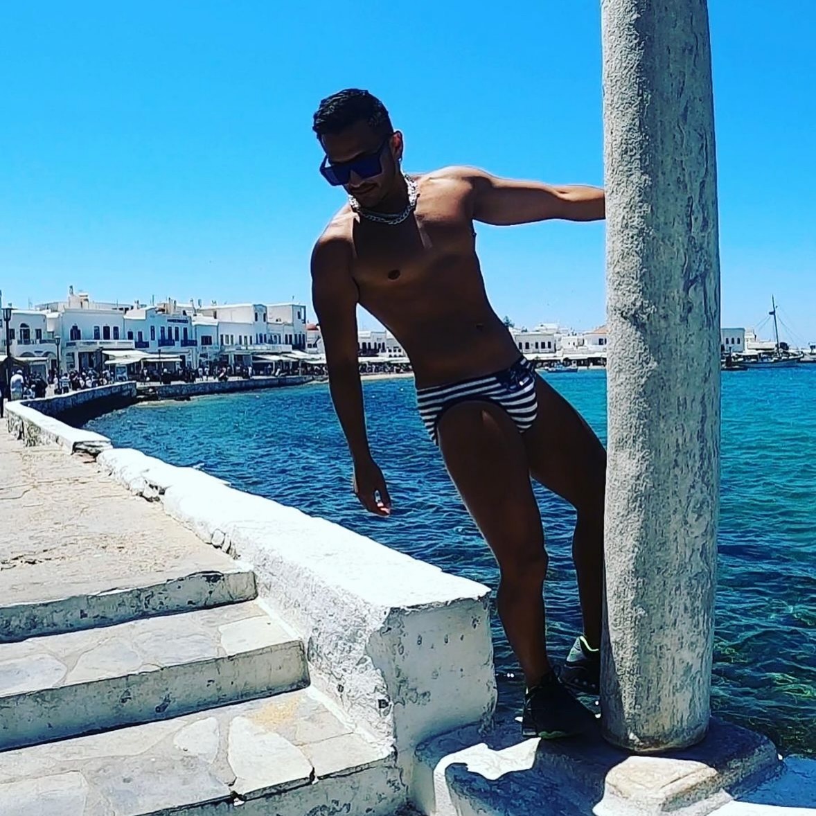 Dancer @charliebertoni enjoying MYKONOS☀️ 🇬🇷🏳️🌈vibes
💦
🧜♂️
🙌
.
#mykonos #μύκονος #greece #dancer #gay #gayyoga #gaymovement #gaypilates #gayfitness #gayretreat #gaytravel #gaymykonos #mykonosactive #mykonosvibes #gaymen #gayholidays #gaygreece #sneakersaddict
.
tag ✅@mykonosactive.gayretreats in your 📍Mykonos active 📷pic and we may feature you😎