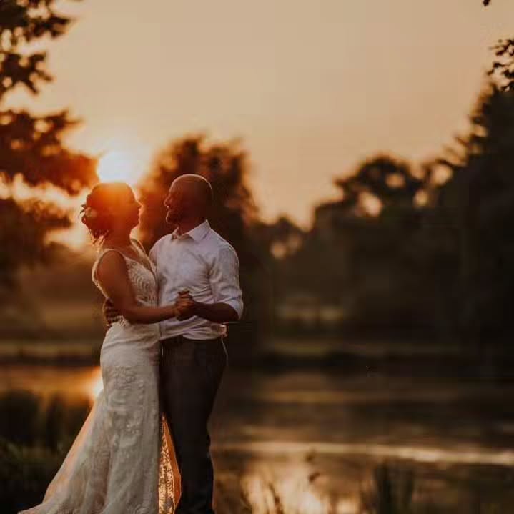 Throwback to this beautiful June wedding where we celebrated the sweetest couple, Luke & Kaitlin! Their love for outdoors and simply connecting with family, friends and nature over good food & music made them a perfect fit for the farm. What an honor it was to be part of your special day!
Photography: @jessicawigginsphotography
Coordination: @historicwhiteoakfarm
Hair/ Makeup: @refeyeance
Caterer: Rudy's Smokehouse
Cake/ Dessert: @whipped_stitched
Florist: @twolittlebuds
DJ: @perfectdaydjs