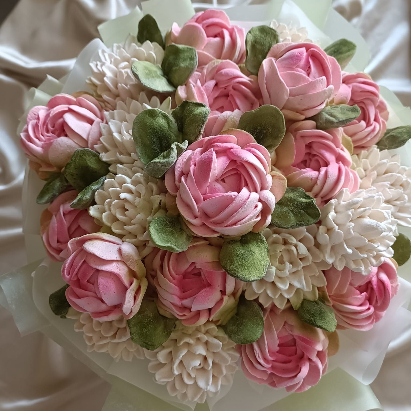 Intensyviai ruošiamės Tėvo dienai. Neužmirškite sekmadienį pasveikinti savo Tėčių ❤️❤️❤️
Zefyrinių gėlių puokštės puokiai tinka ir Tėčiams🤣😉❤️💋