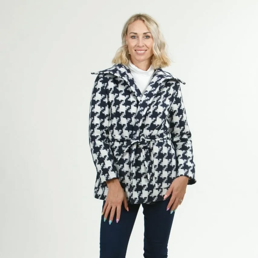 It is Jacket season @Anna's Boutique
#George #Hartenbos #hermanus #Silbay and #Riversdale #stylish #winterjacket