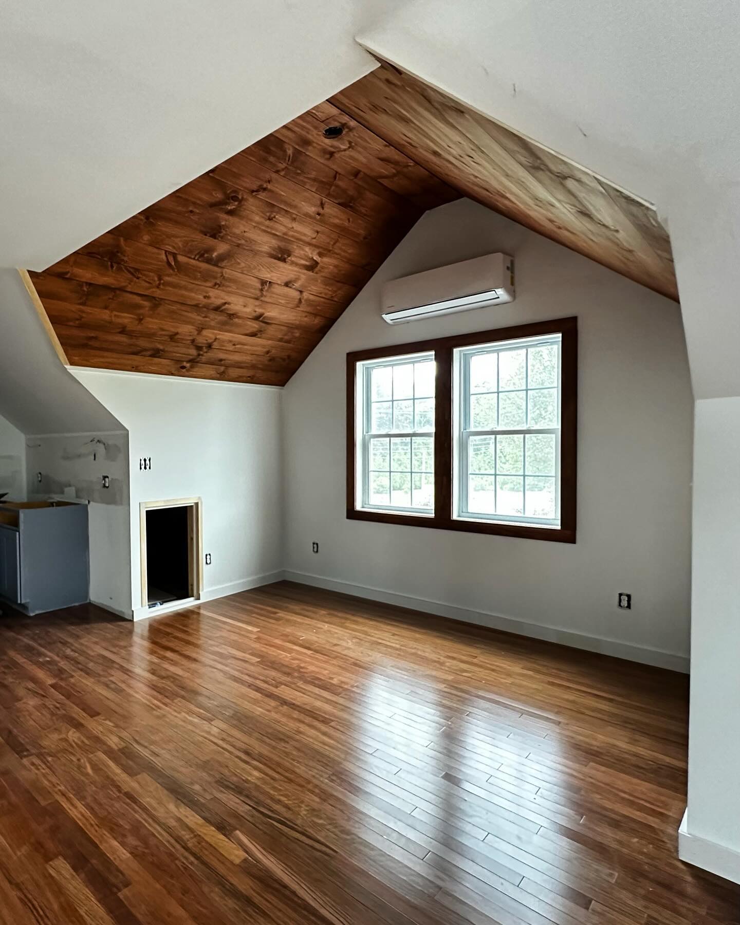 Making headway at the Little Inn! 🛥️