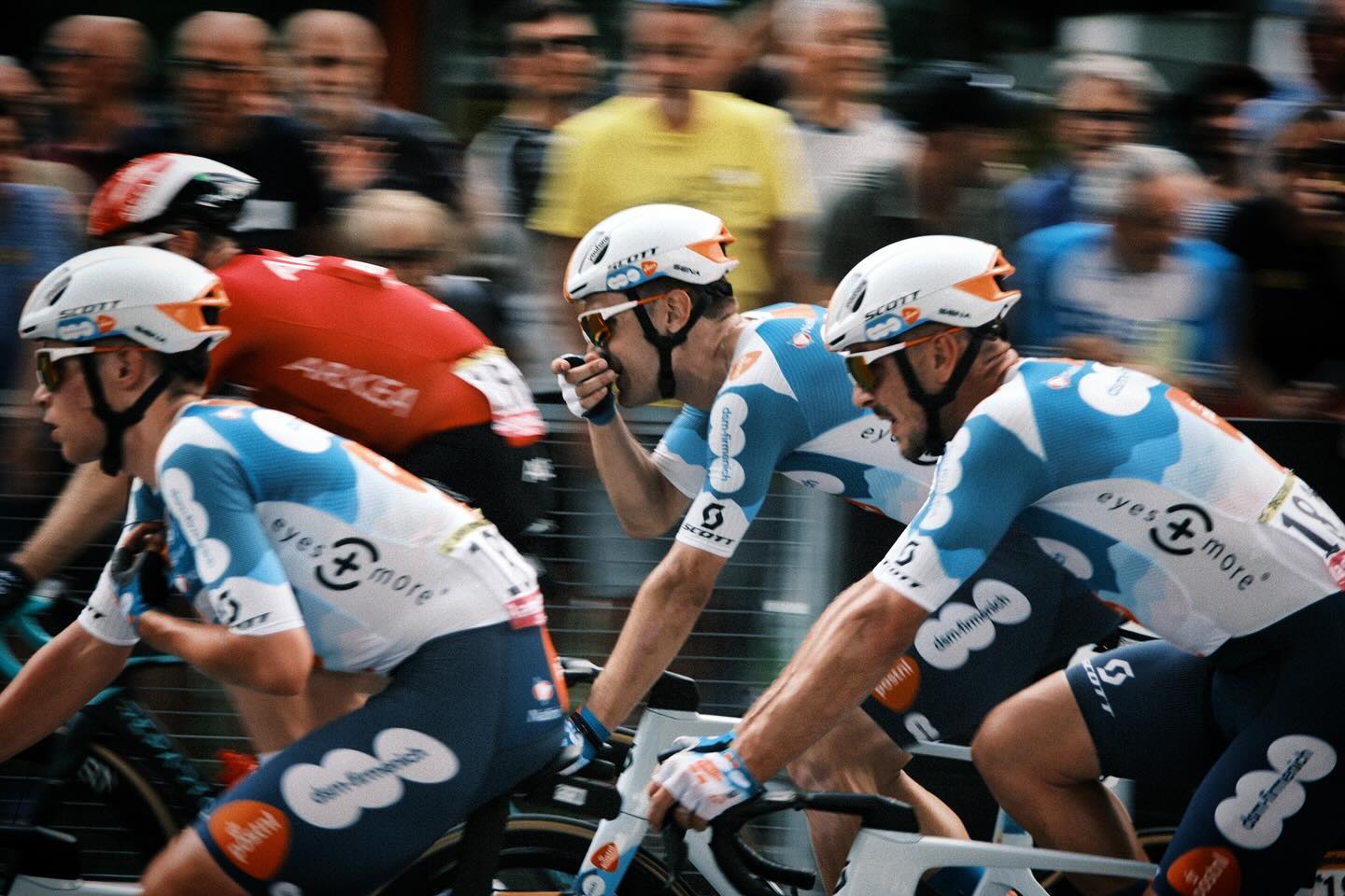 Pinch me! @dsmfirmpostnl through to the line TDF stage 3