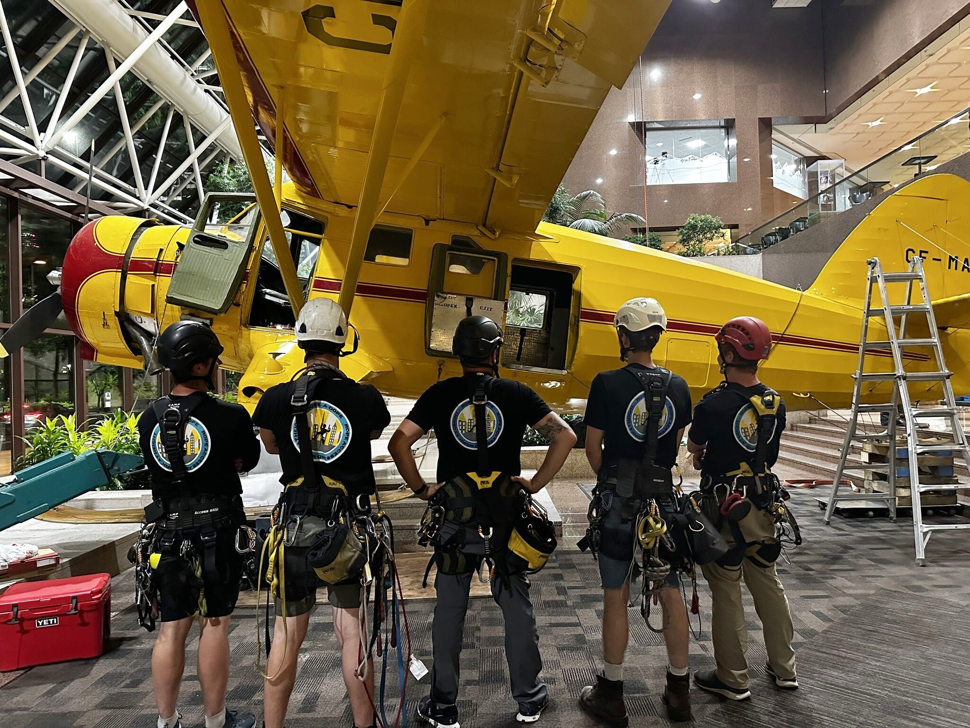 The Norseman plane has successfully landed from the Suncor lobby atrium! This project is a testament to the incredible advancements in engineering and teamwork, blending the legacy of the past with the technology of today.
What a privilege it was to team up with Brookfield Properties and Crystal Services on this incredible project!
#ropeadopewindows #ropeaccess #ropeaccesstechnician #ropeaccessprofessional #bucketharness #workatheight #safetyfirst #propertymanagement #yyc