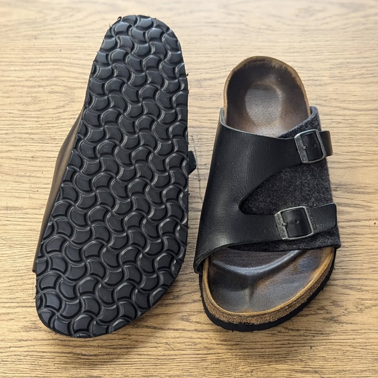 A few Birkenstock re-soles coming in this week. Fitted with a lightweight but tough material to keep the renowned comfort that Birkenstocks have
#cobbler #smallbusiness #birkenstock #shoerepair #sandals