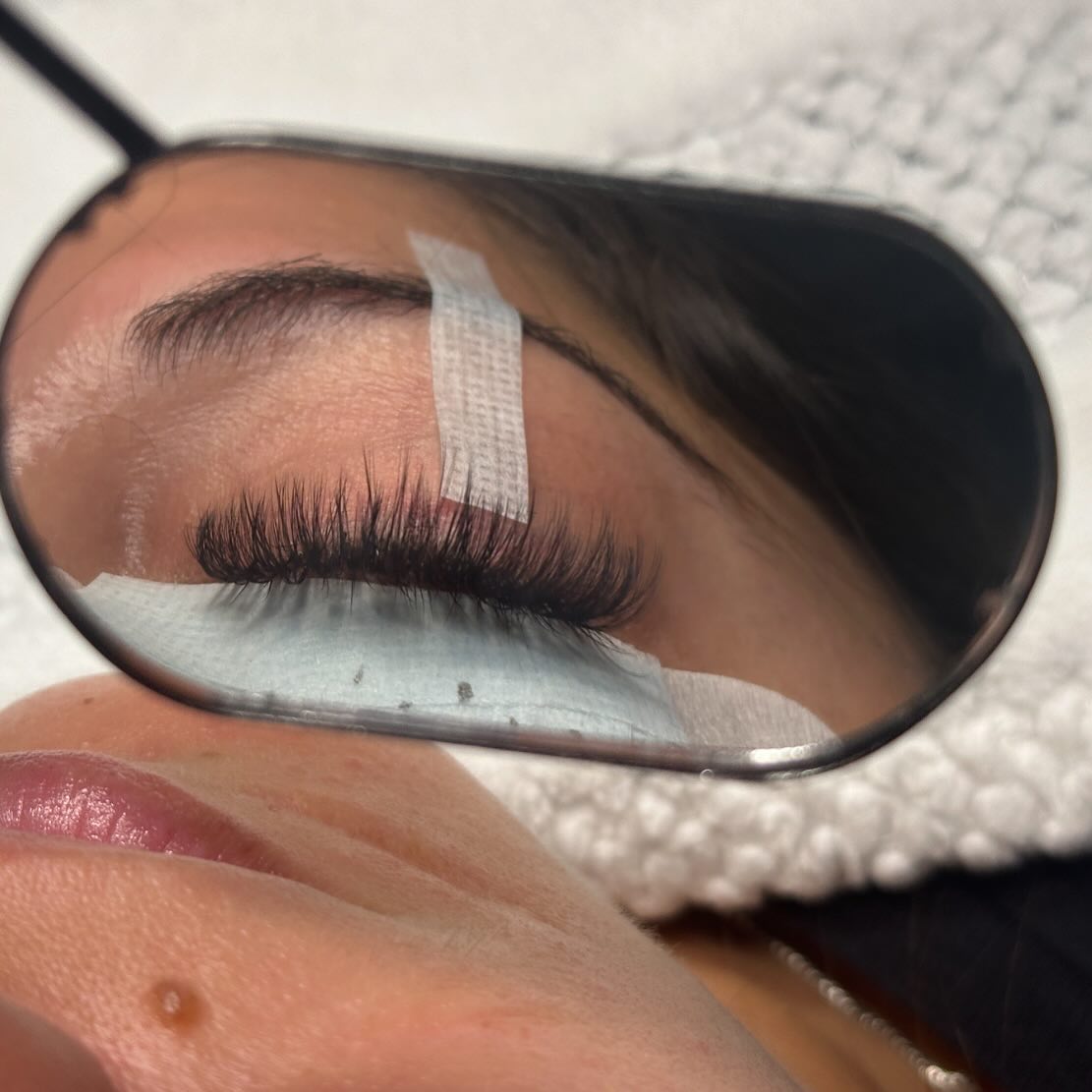 love this WISPY set I did on my gorgeous client
book your set with me babes🫶
text or dm to book
714-628-6587
#lashbabes #bestiegirls