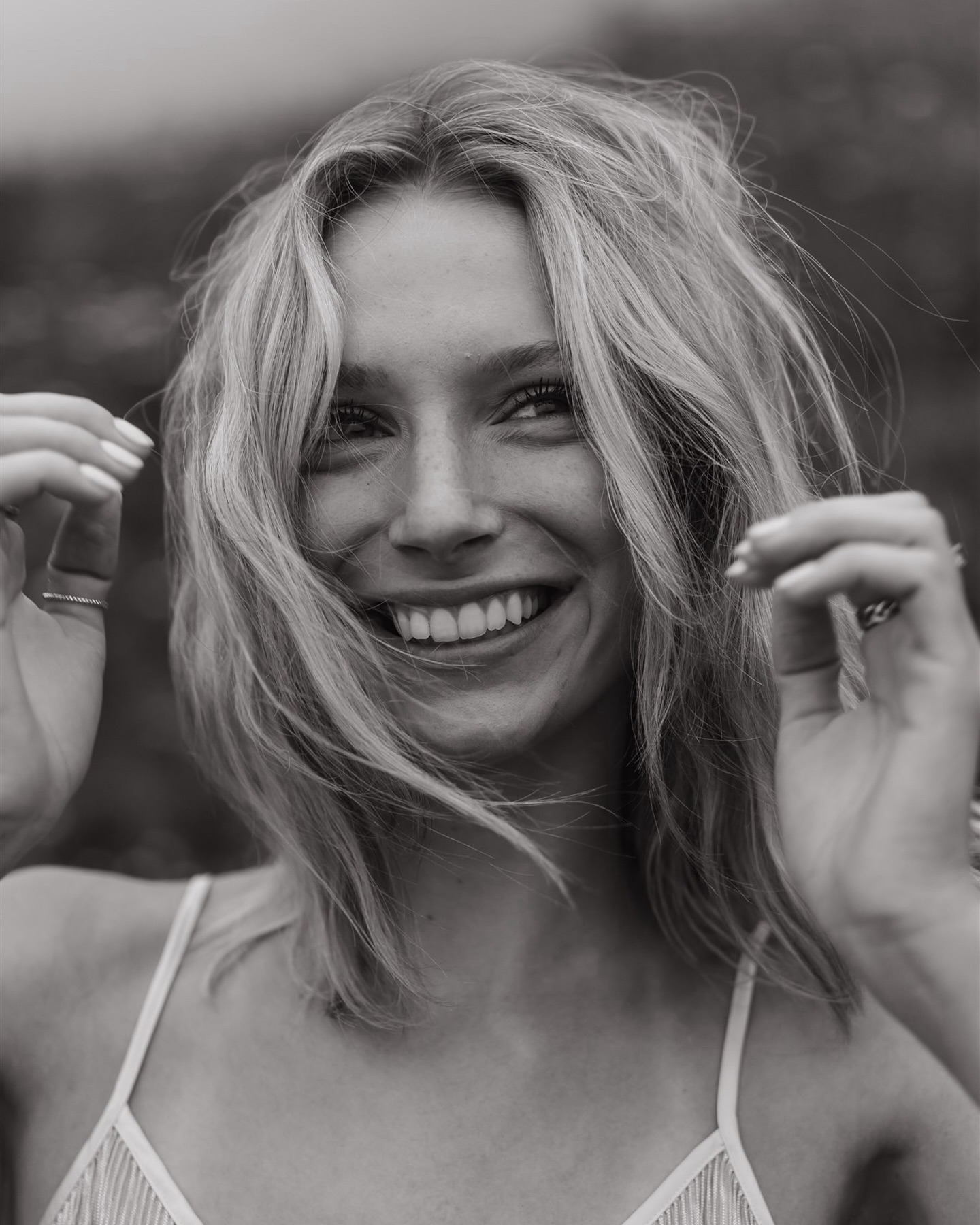 Been obsessed with these photos of Beth on the coast recently
Model: @milne_beth
Photographer: @piszportraits