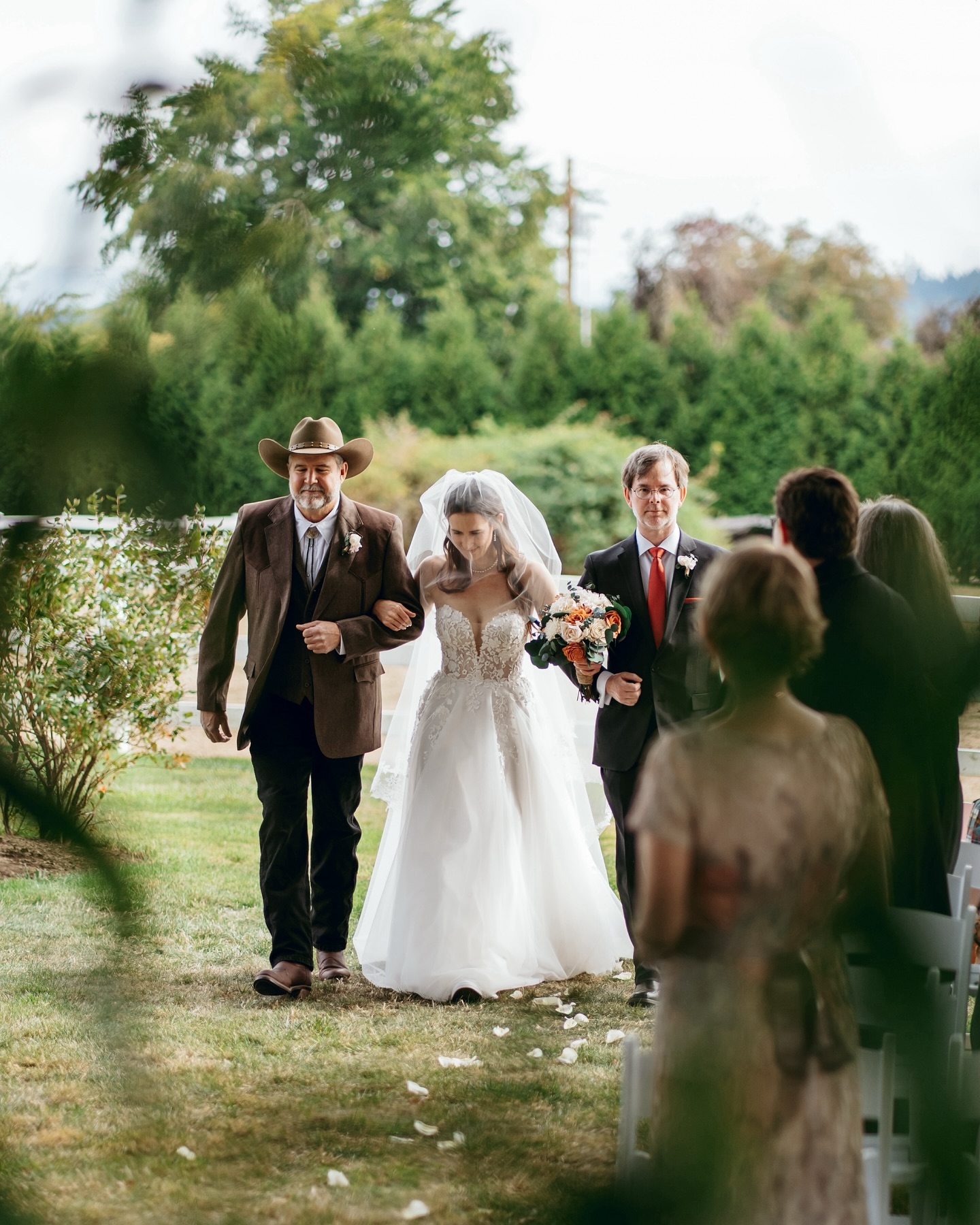 Some ceremony moments of these two
#oregonweddingphotographer #documentaryweddingphotography #documentaryweddingphotographer #oregoncouplesphotographer