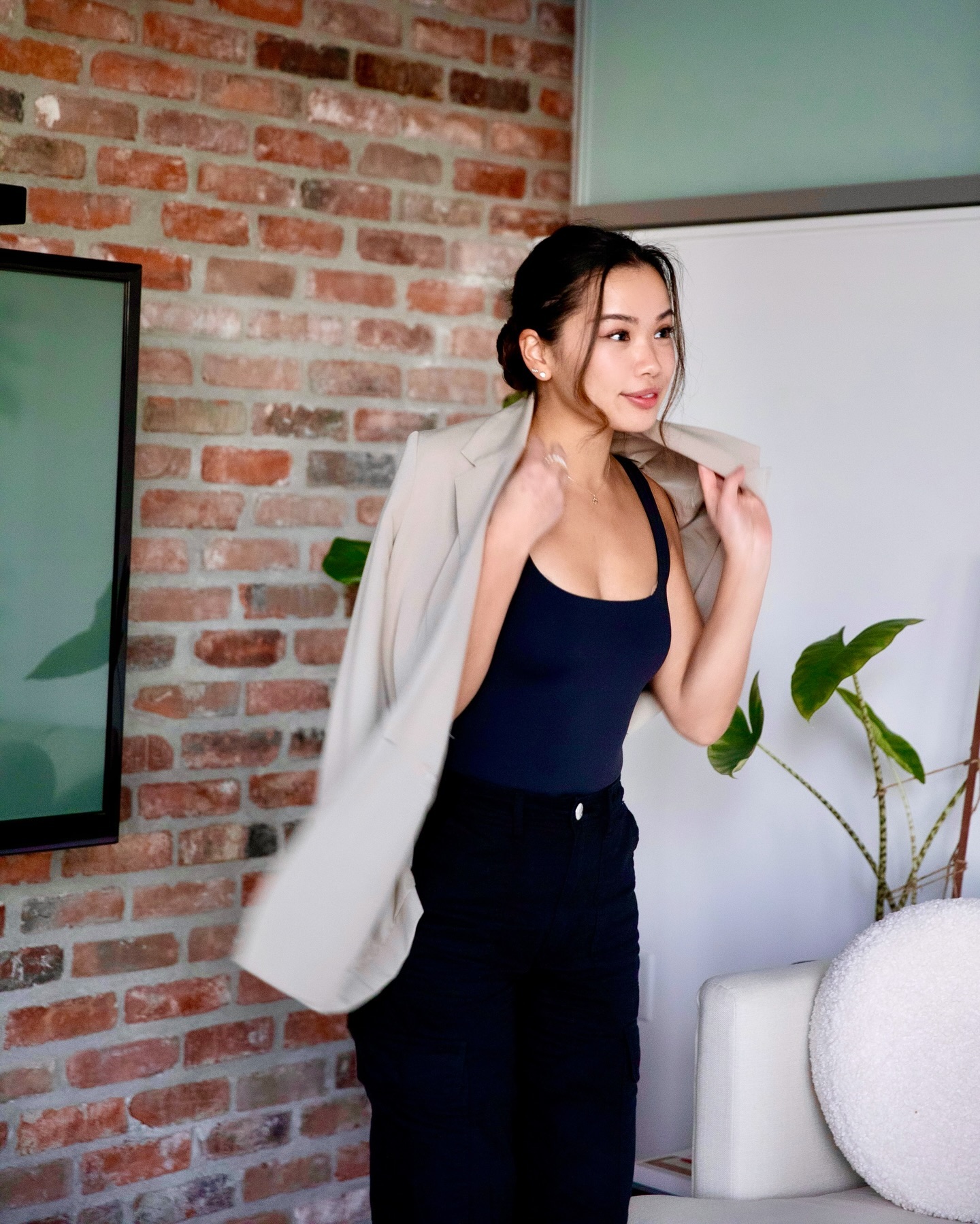 Suiting up for the Fall market ๐ก๐, as leaves fall so will rates ๐ letโs chat ๐ค