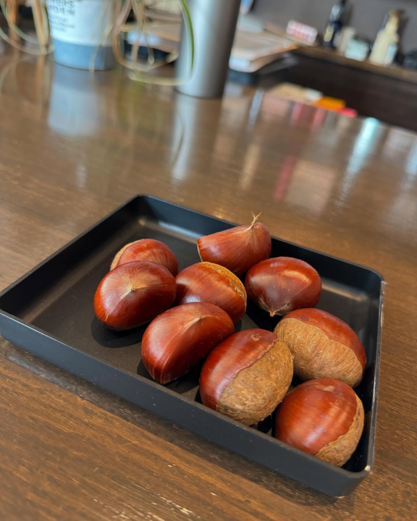 秋の味覚、栗を頂きました。
美味しく食べさせていただきます😃