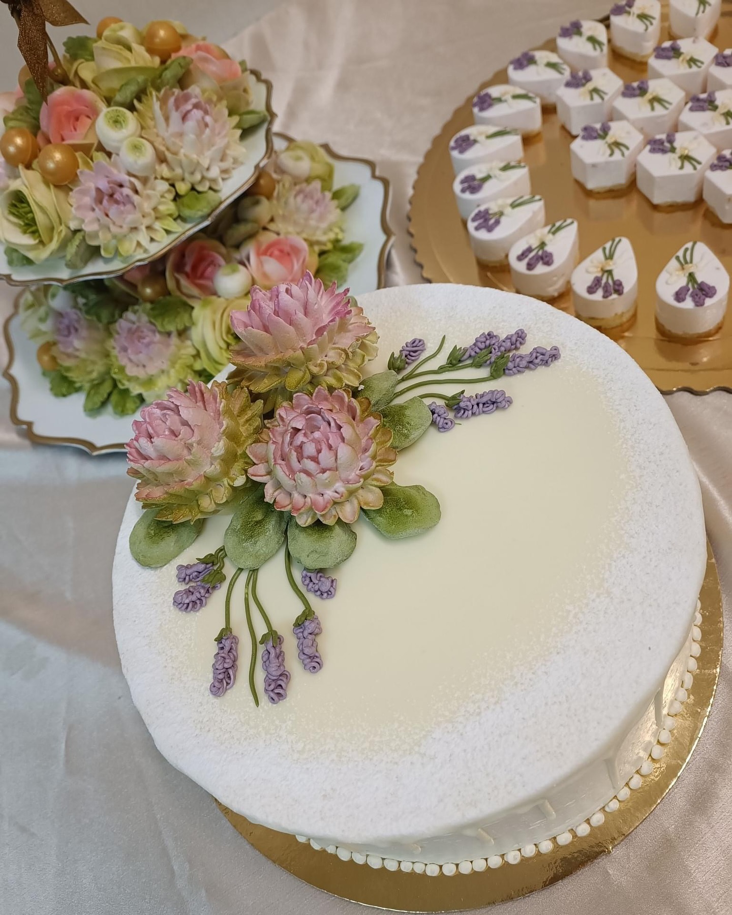 Skanumynai Jūsų stalui iš vienos firmos, todėl viskas dera tarpusavyje 😉💯🍰🍒