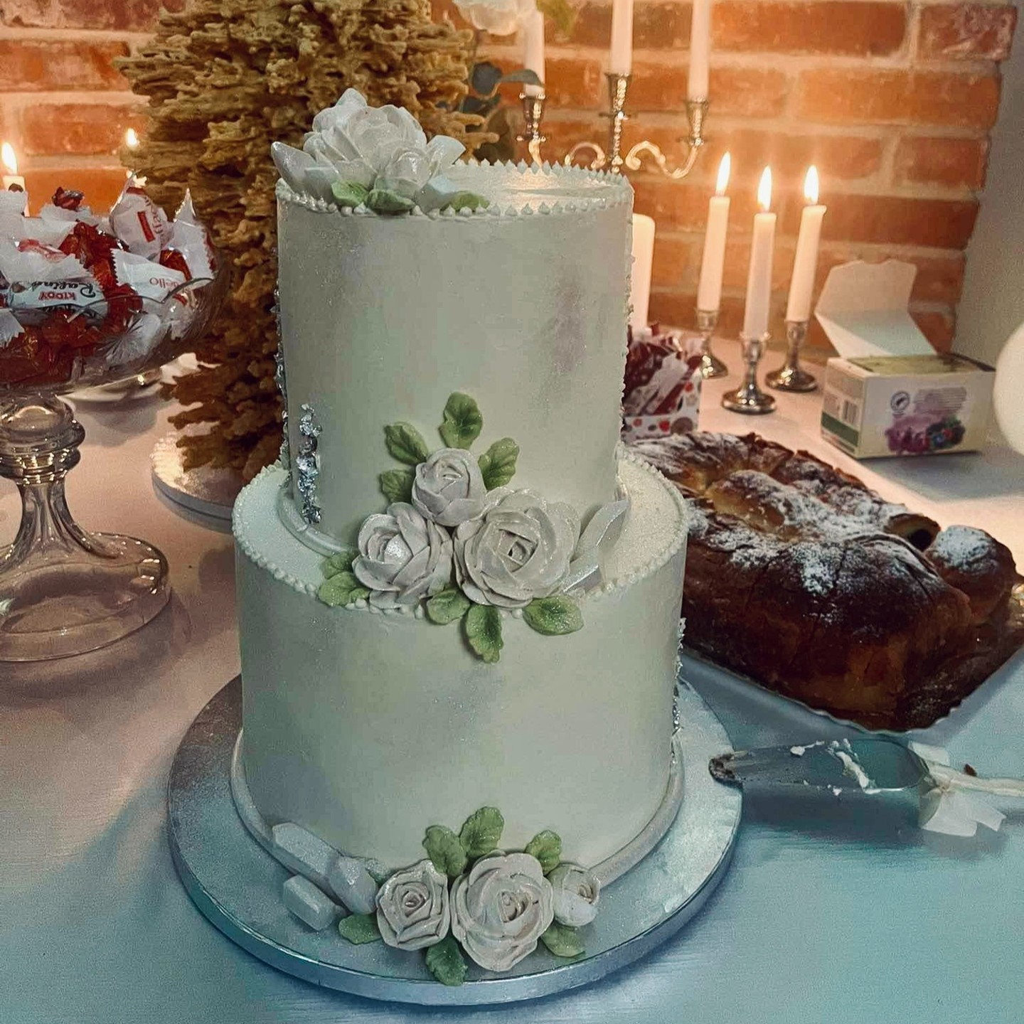 Smagu gauti laimingų klientų atsiliepimus:
"Sveiki, praėjus vestuvėms norime beproto padėkoti už nuostabaus grožio tortą!
Tortas buvo labai skanus, visi svečiai išgyrė!
Dar kartą ačiū, kad tiek metų niekada nenuvylėtė ir kas kart nustebinate! ❤️"
Tai skatina kurti, tobulėti ir džiuginti klientus mūsų gaminiais! <3