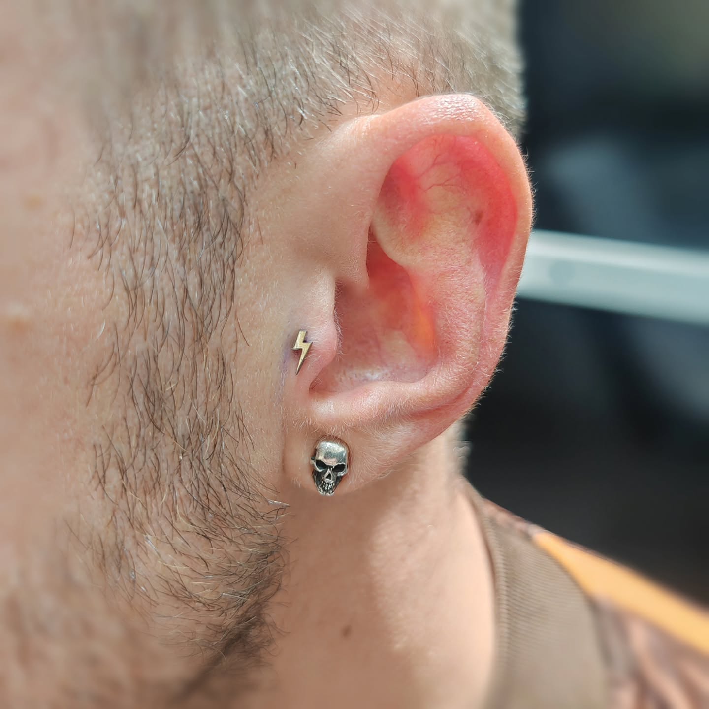 How cool is this fresh Tragus with Lightning Bolt from @anatometaluk @anatometalinc
Few months later we will proceed with mirrored one on the other side ⚡⚡⚡