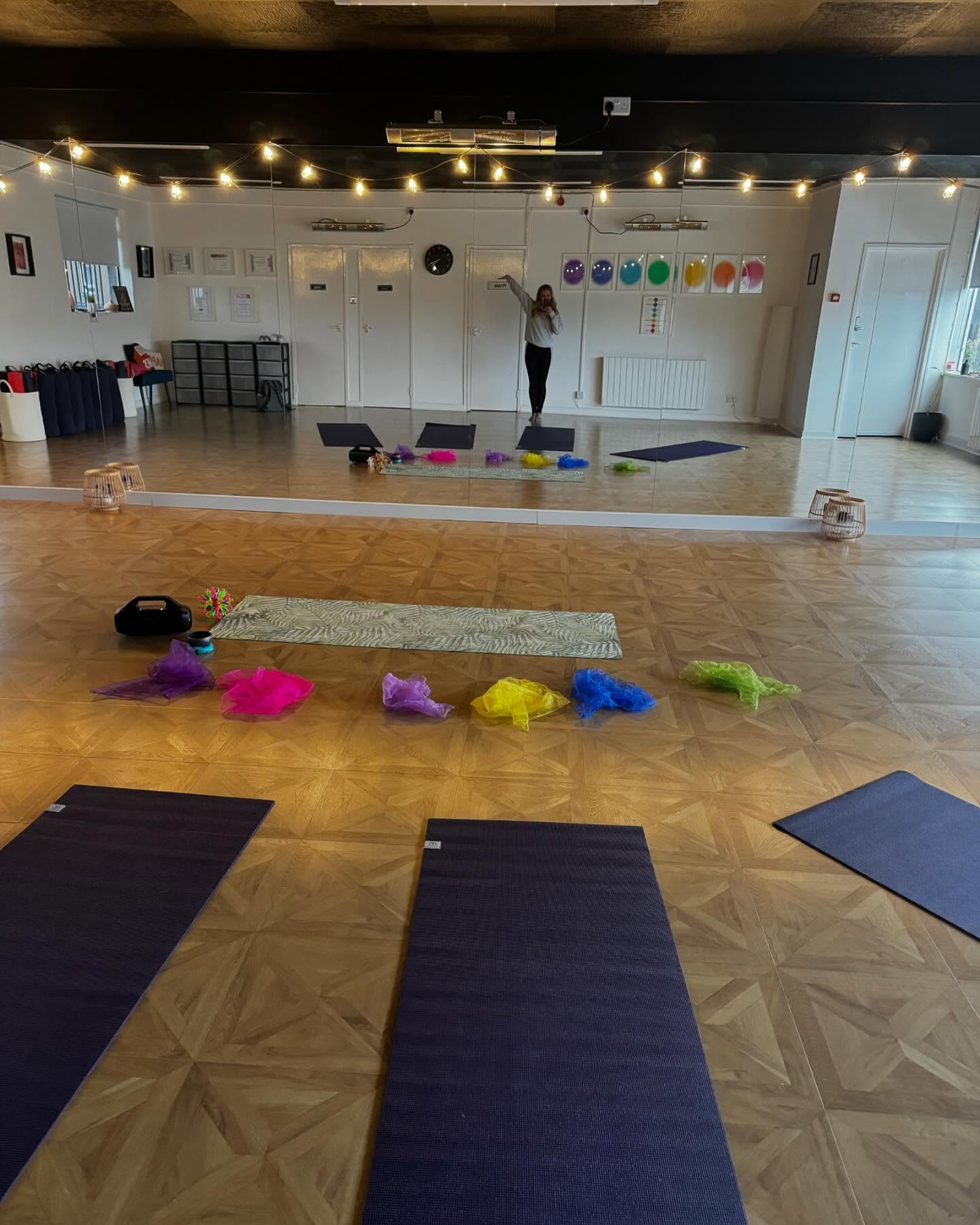 A lovely first day at @bend_breathe_become for the start of our new kids yoga classes in Kirkcaldy 🐻
Starting off with our toddler classes at 3:45 and then 6+ years at 4:30 🧘🏽♂️ we had so much fun! Thank you to everyone who came along, I can’t wait to see you all again next week for our HALLOWEEN yoga, woooooo👻👻👻
There are still spaces left in both classes if you would like to join us, and don’t forget next week we can dress up ready for some more fun 🎃
#kirkcaldy #activityprovider #kidsyoga #kiddingaroundyoga #halloweenyoga #MyYogiBairns #childrensyogateacher