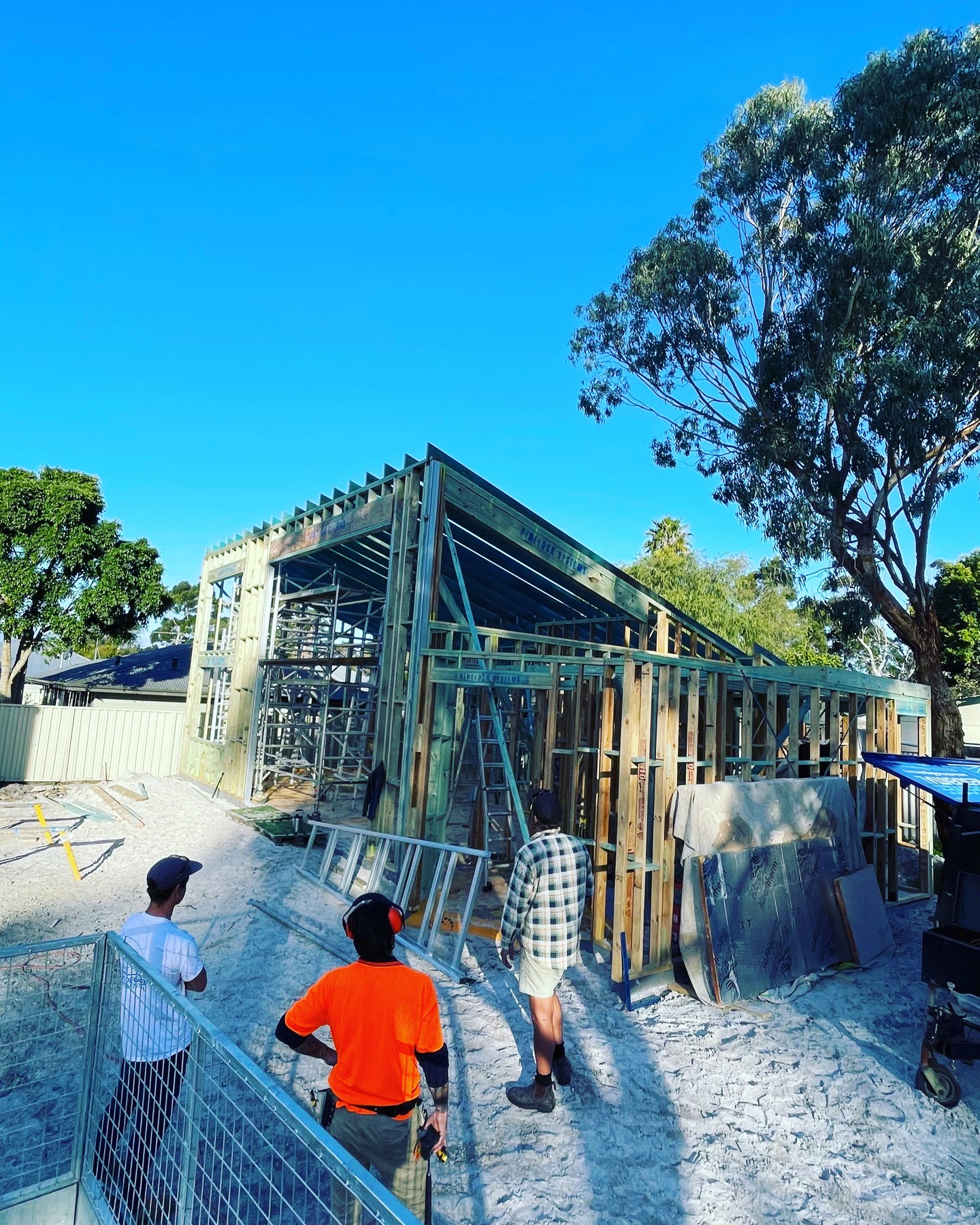 Spring is in the air, and so is progress! 🌿. Our team is hard at work bringing this dream home to life, step by step. Stay tuned for the next milestone!
#90DegreeResidential #Team90Degree #OnSite #BuildingMilestones #SpringBuild #DreamHomeInTheMaking #ConstructionGoals #BuildingInProgress #SpringInWA