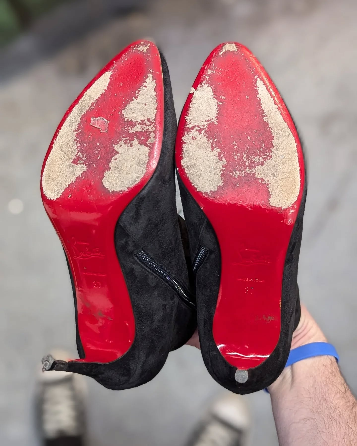 Another pair of Louboutins done using casali mirror soles
#shoerepair #smallbusiness #christianlouboutin #casali #mirrorsole #cobbler #barnoldswick