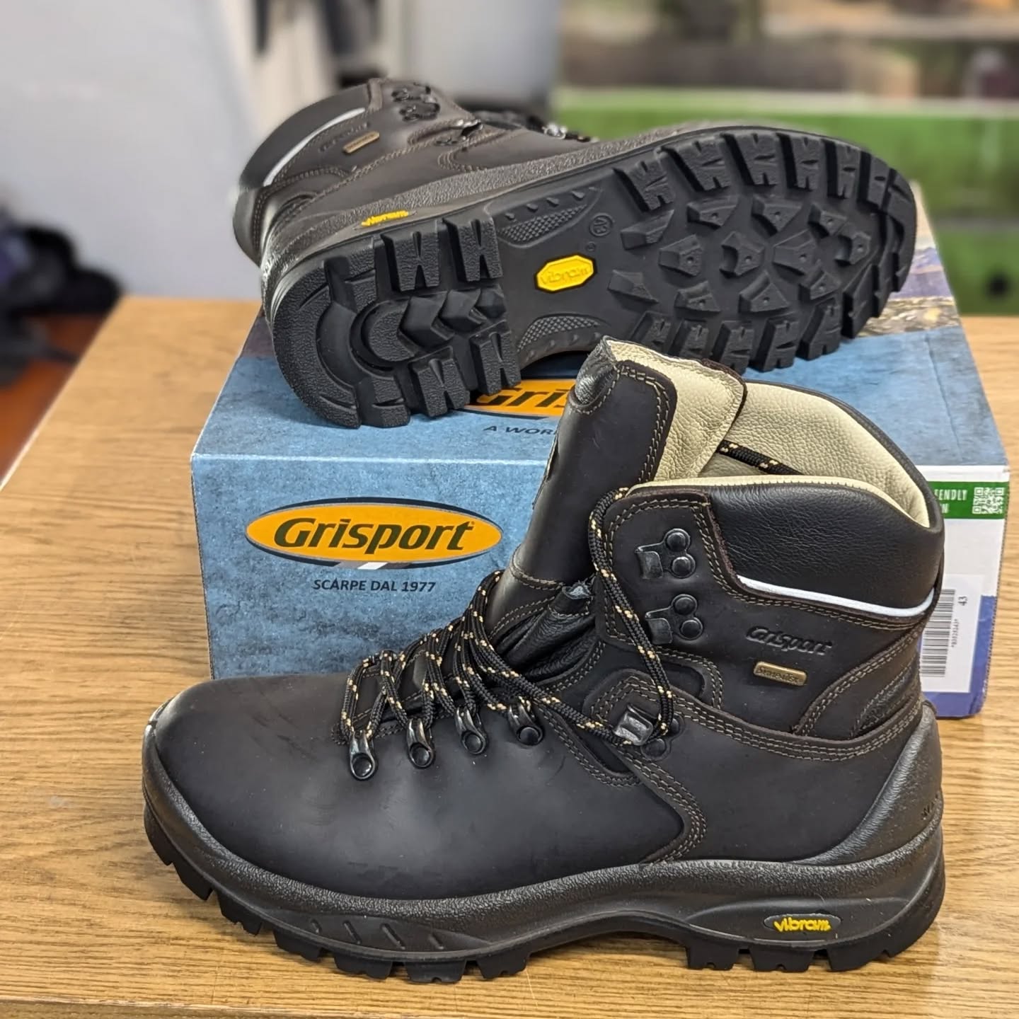 A few new arrivals from @grisport_uk this week including a personal favourite. The crusader boot is a mid height walking boot with a fully waterproof lining and vibram cushioned sole offering good grip while still being soft underfoot, perfect for this time of the year when muddy puddles are everywhere
#smallbusiness #shoplocal #grisport #cobbler #keepdry