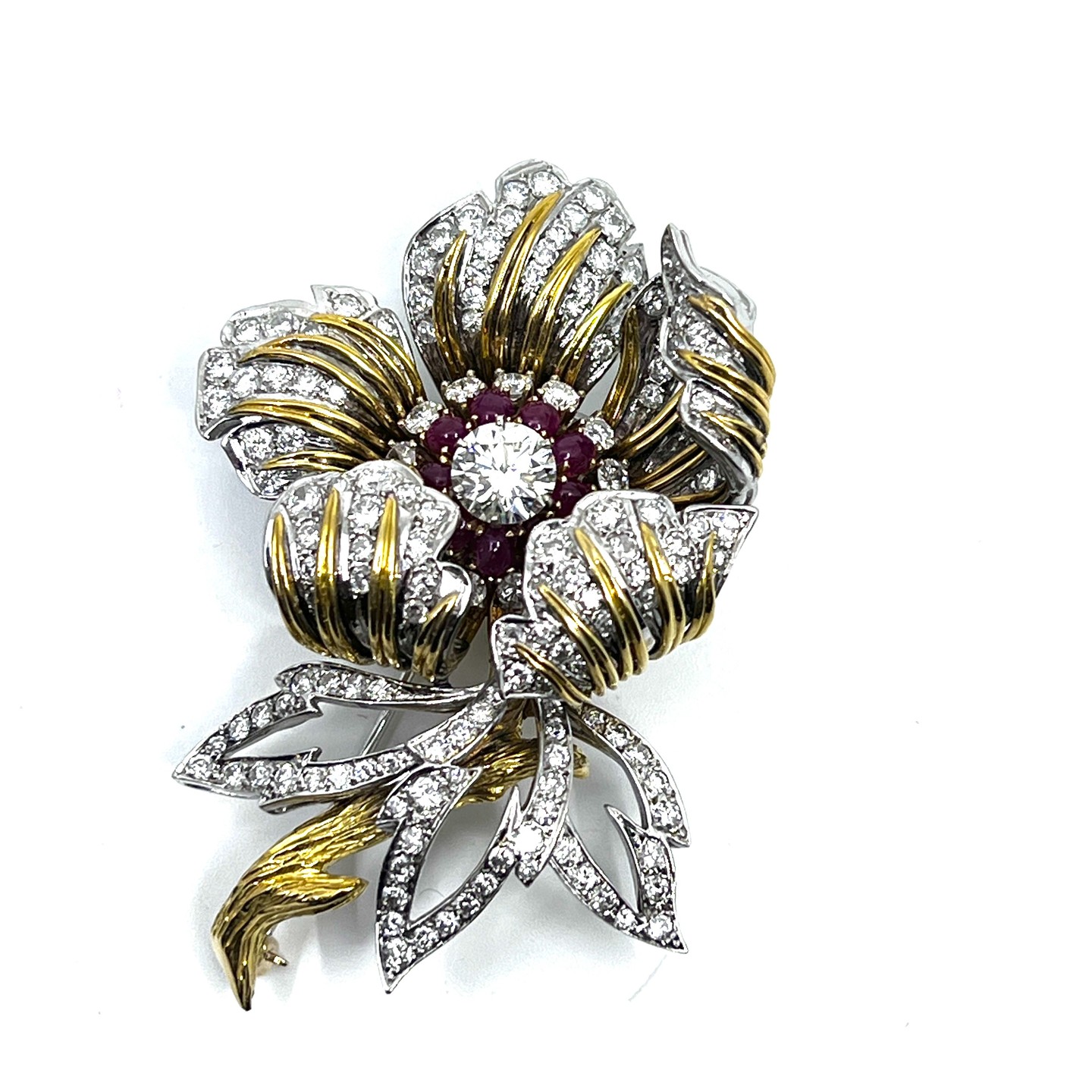 Gorgeous Diamond, Ruby and 18k Gold flower brooch 1.65 carat centre stone c.1950s.
Available for purchase by appointment coming to online store soon.
#diamond#ruby#estatejewels #vintagebrooches#christmasgifts#beauty#vintagejewelry