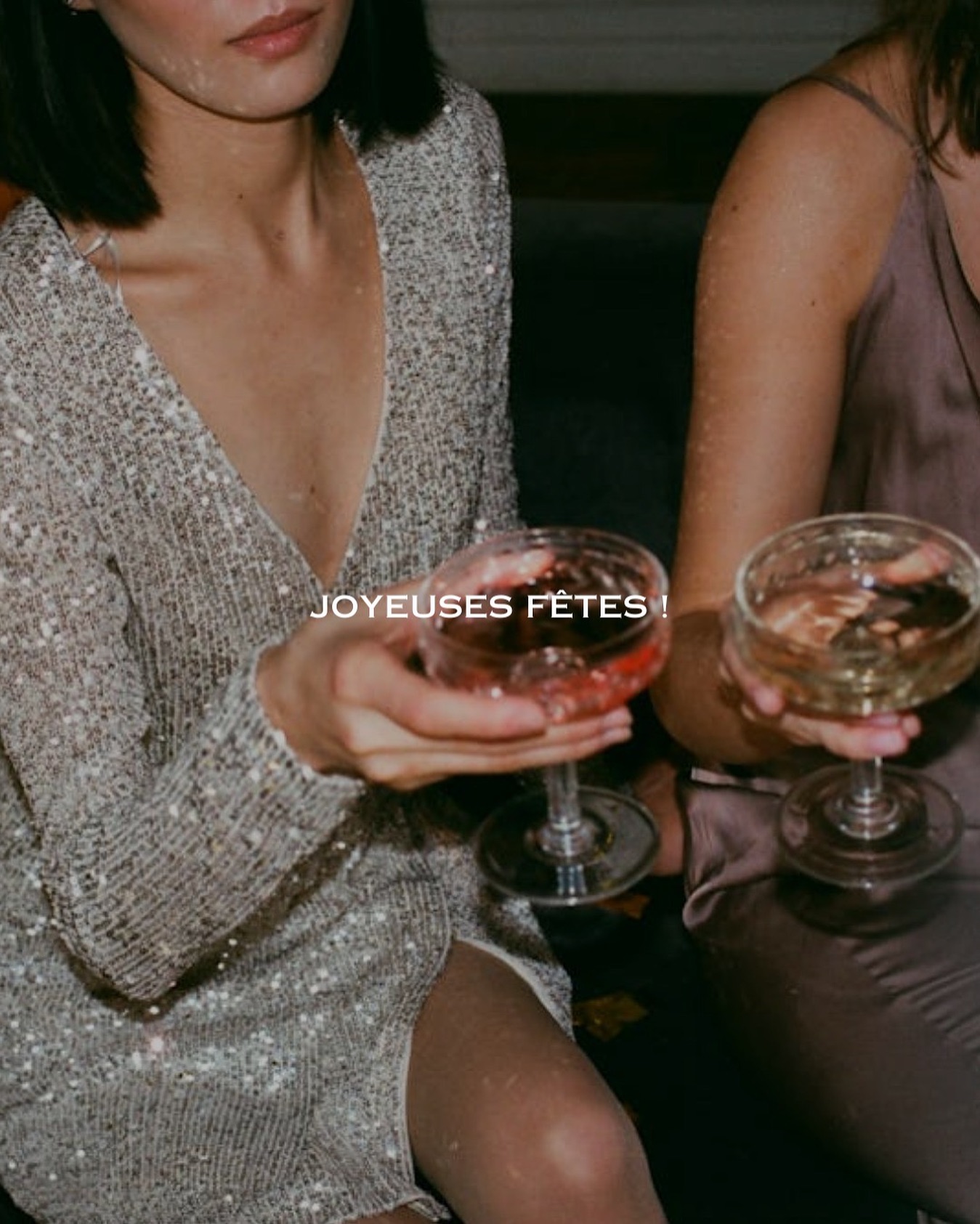 ✨ Joyeuses fêtes à tous ✨
Alors que l’année touche à sa fin, je tiens à vous remercier chaleureusement pour votre confiance tout au long de 2024 🙏
Ce fut une année remplie de beaux projets, de collaborations et de moments forts !
Je vous souhaite des fêtes pleines de bonheur et de moments précieux avec vos proches 🎁🎉
Hâte de continuer à créer, innover et partager encore plus avec vous en 2025.
Merci de faire partie de cette belle aventure.
Laura 🤍