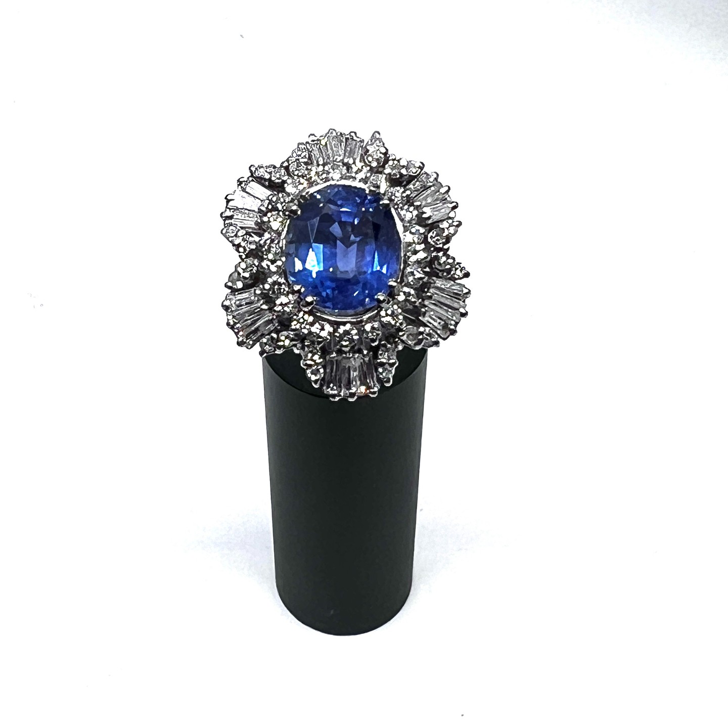 Sapphire and diamond 14k white gold ring, 10.54 carat cornflower blue surrounded by diamonds.
#cornflowerbluesapphire#vintagejewels#estatejewelery#largesapphires#beauty#christmasgifts
Available for purchase by appointment only coming to online store soon.